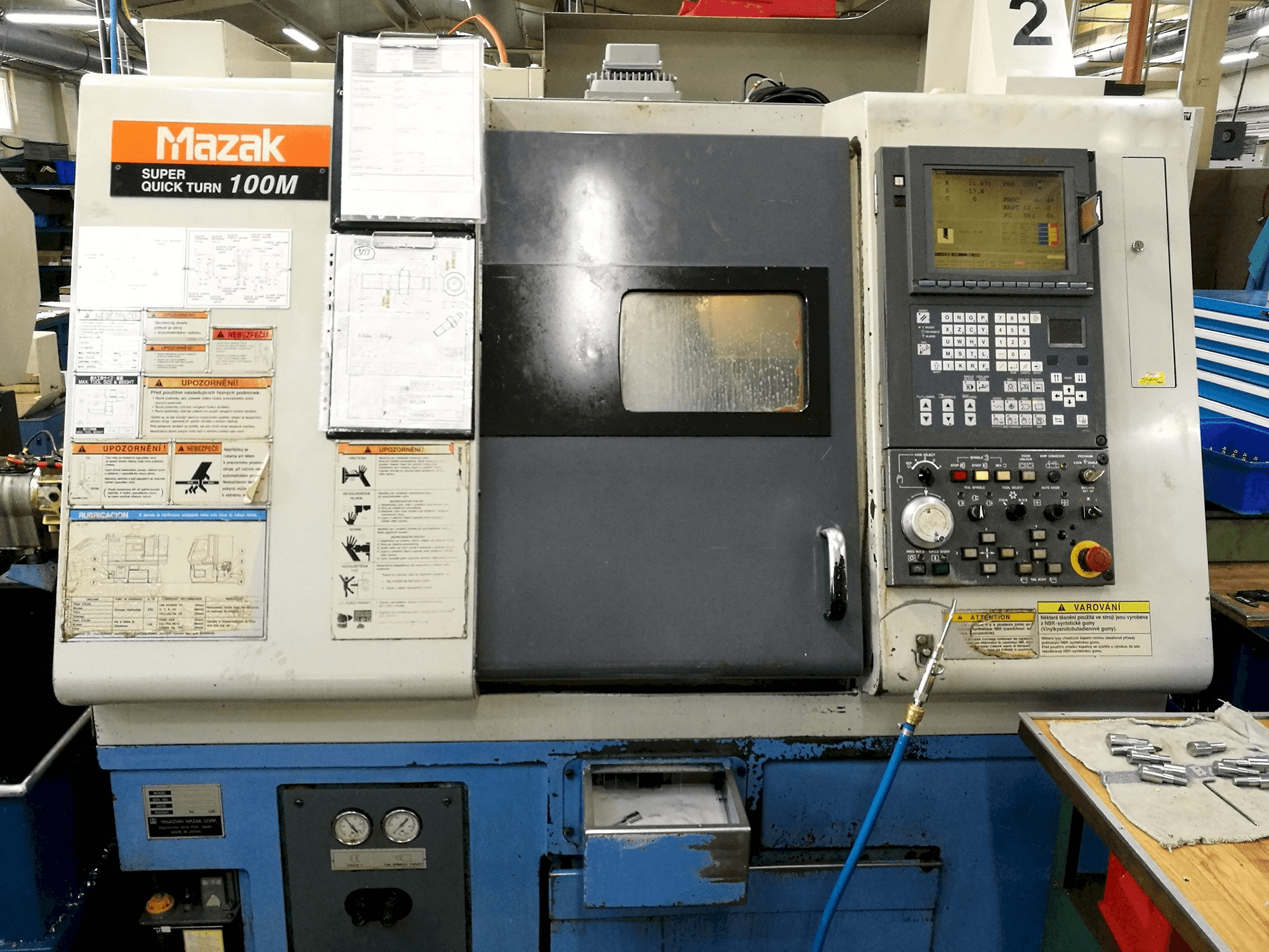 Prikaz stroja Mazak Super Quick Turn 100M sprijeda