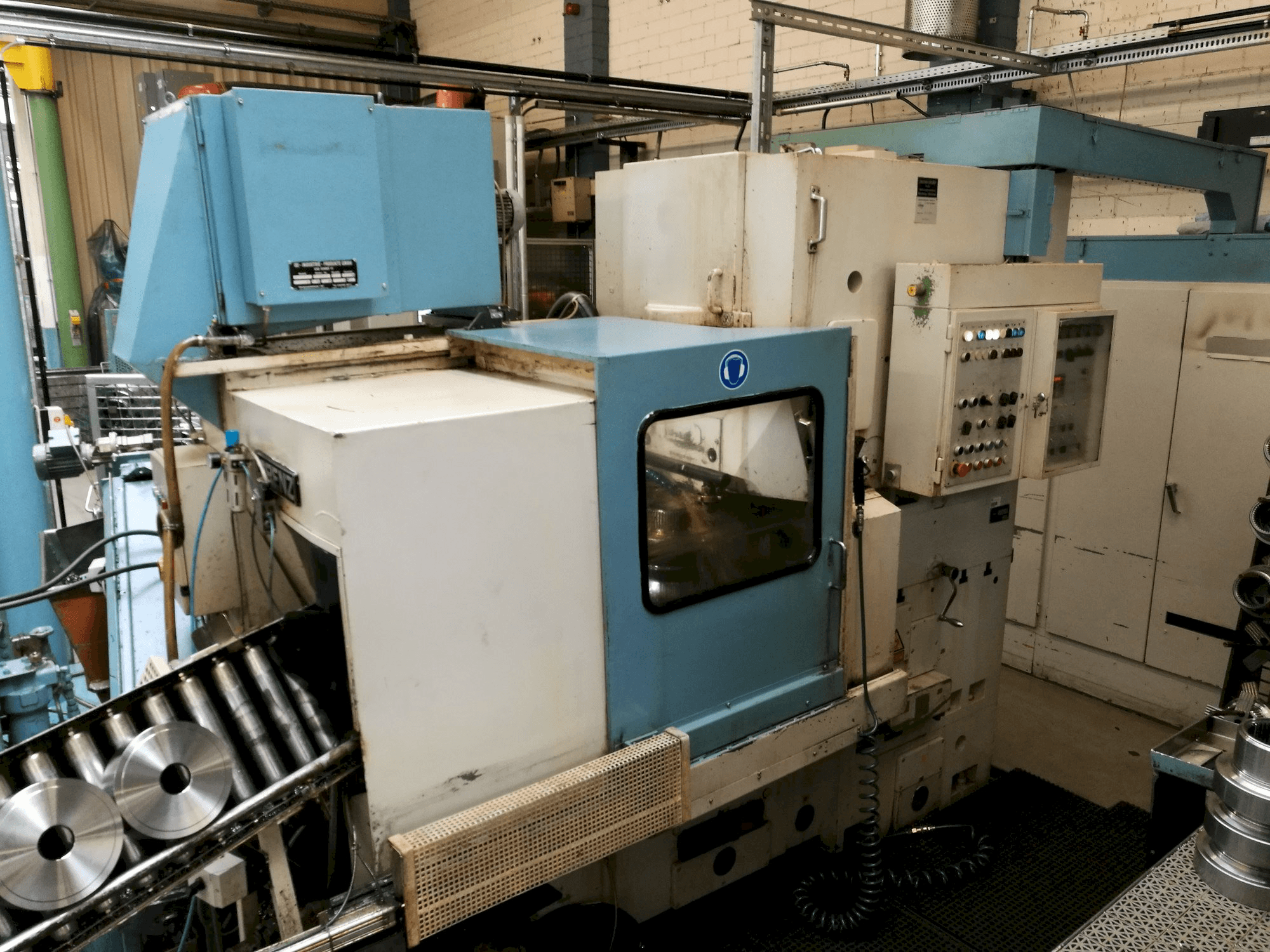 Prikaz stroja LORENZ LS 302 sprijeda