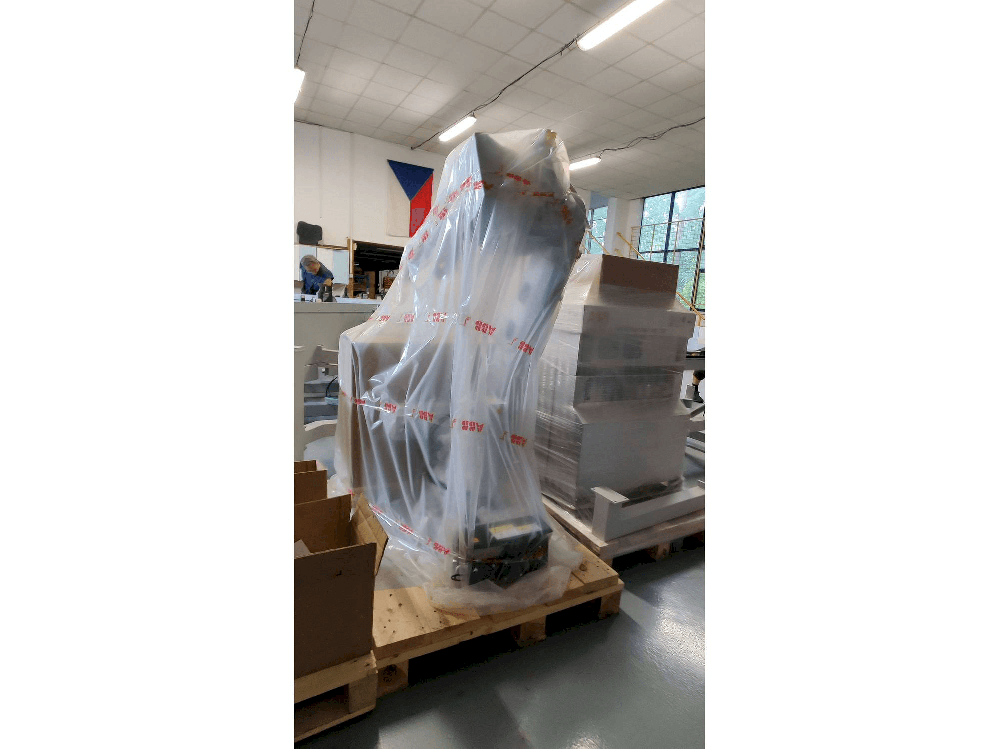 Prikaz stroja ABB IRB 4600 sprijeda