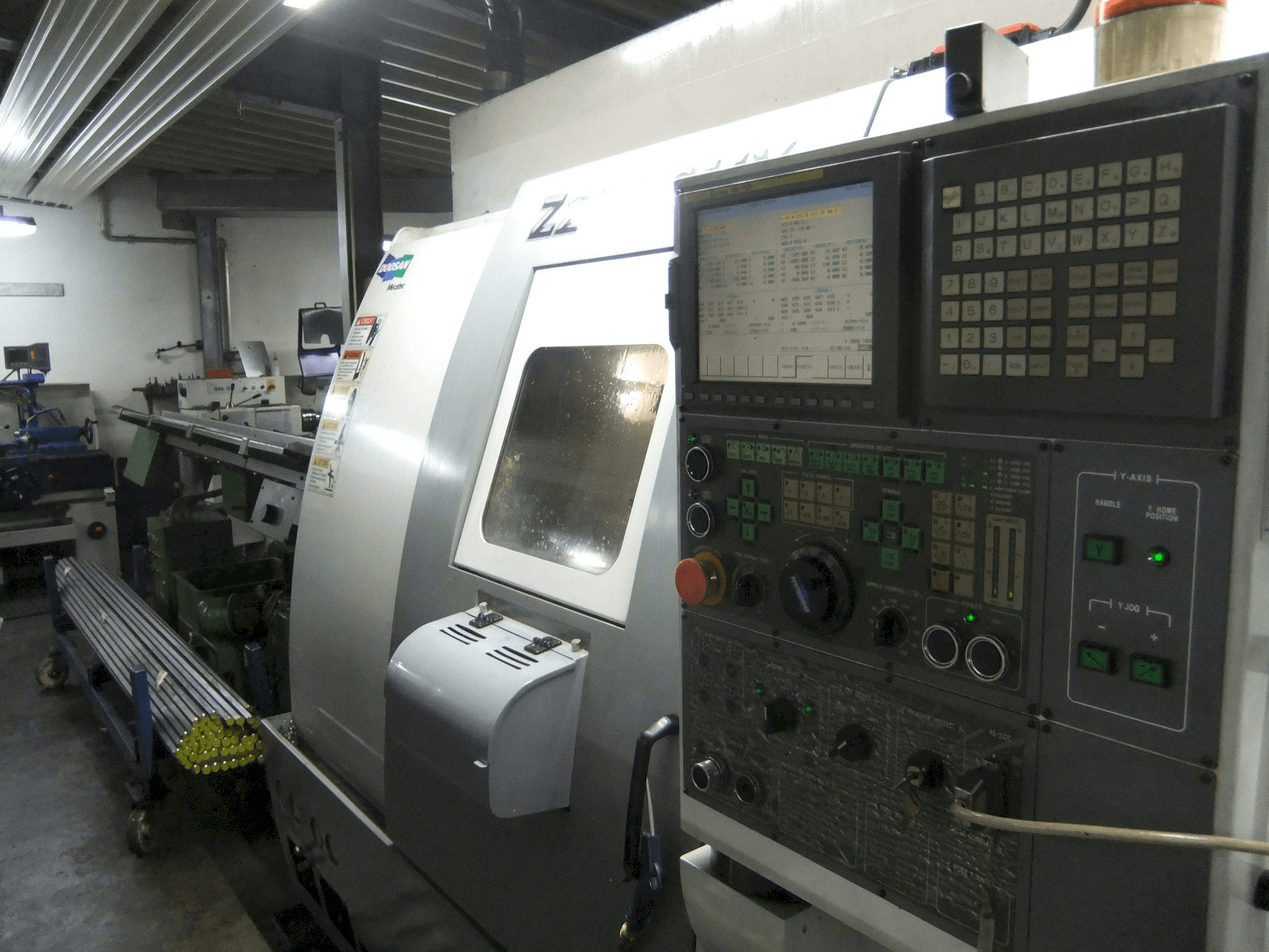 Prikaz stroja Doosan Z290 SMY zdesna