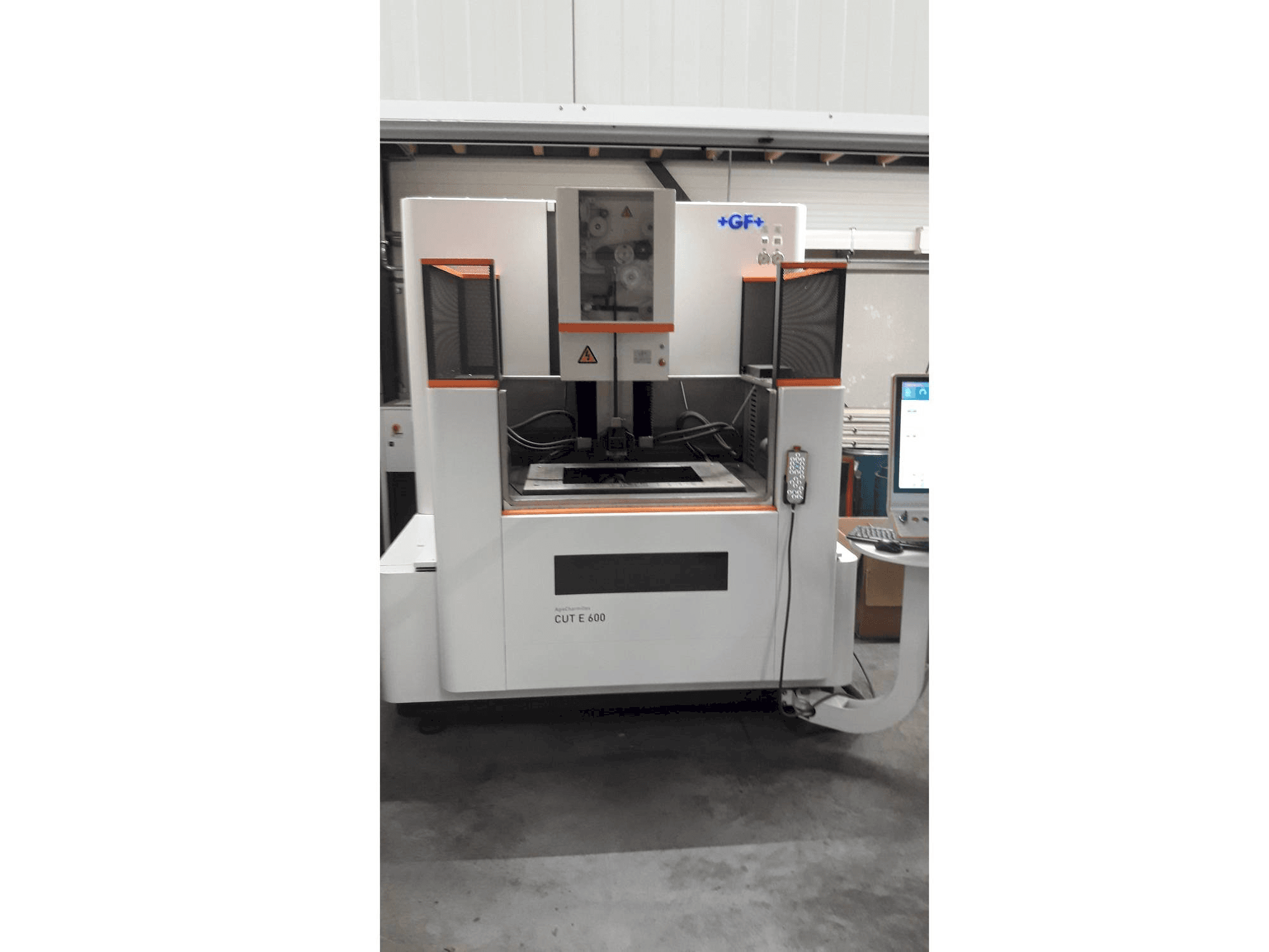 Prikaz stroja GF AgieCharmilles EDM CUT E 600 sprijeda