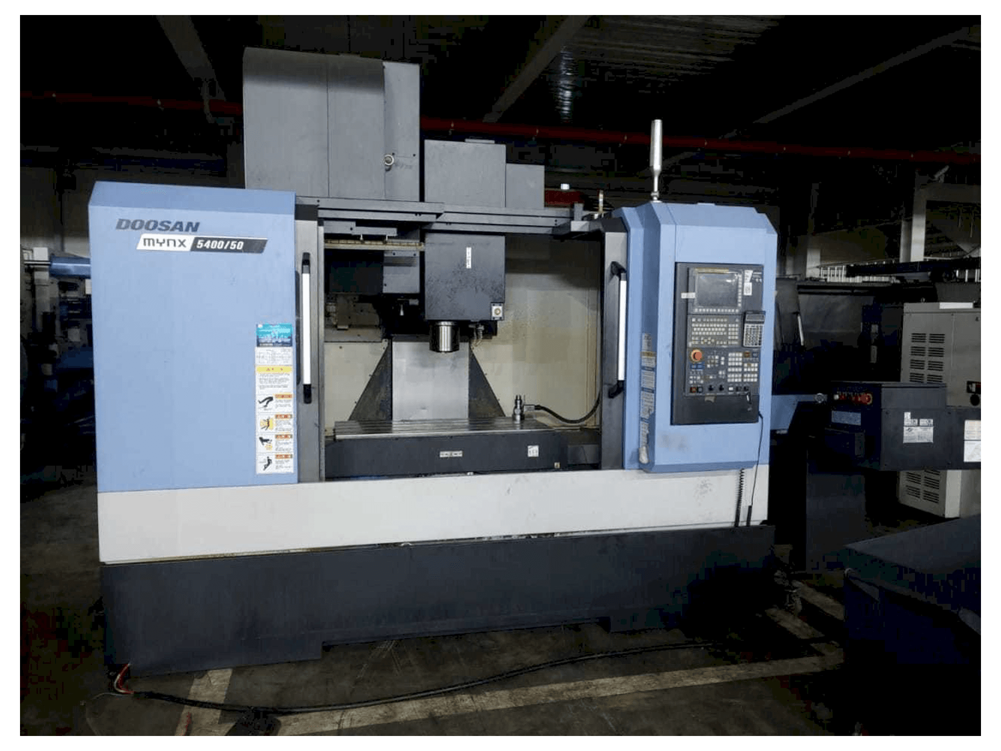 Prikaz stroja Doosan MYNX 5400/50 sprijeda