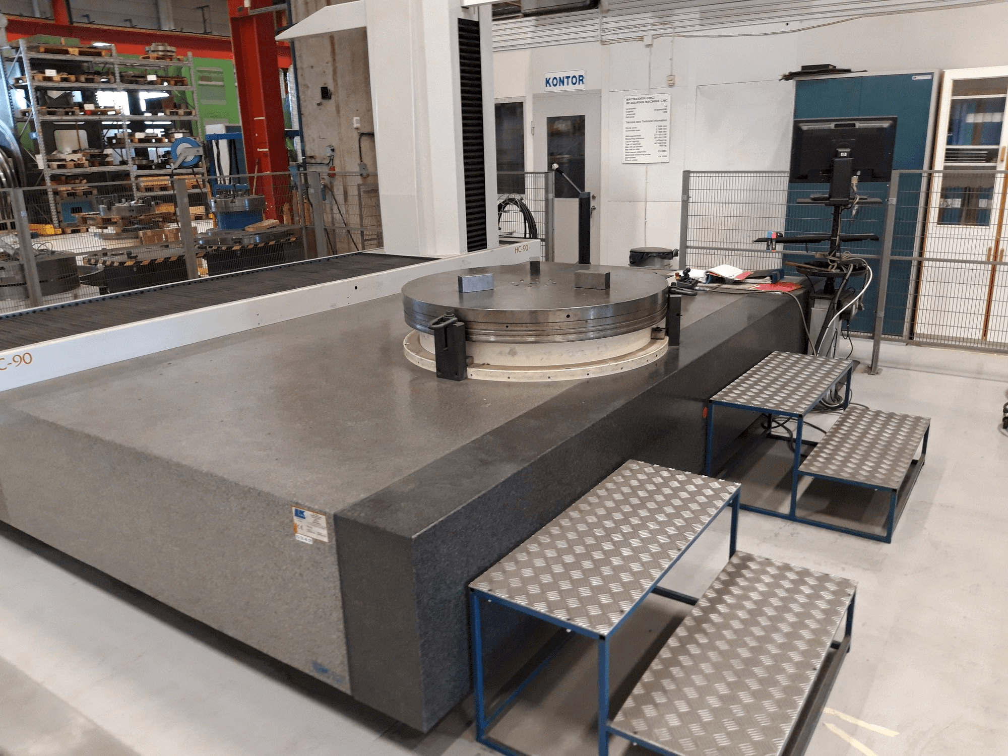 Prikaz stroja LK HC90 sprijeda