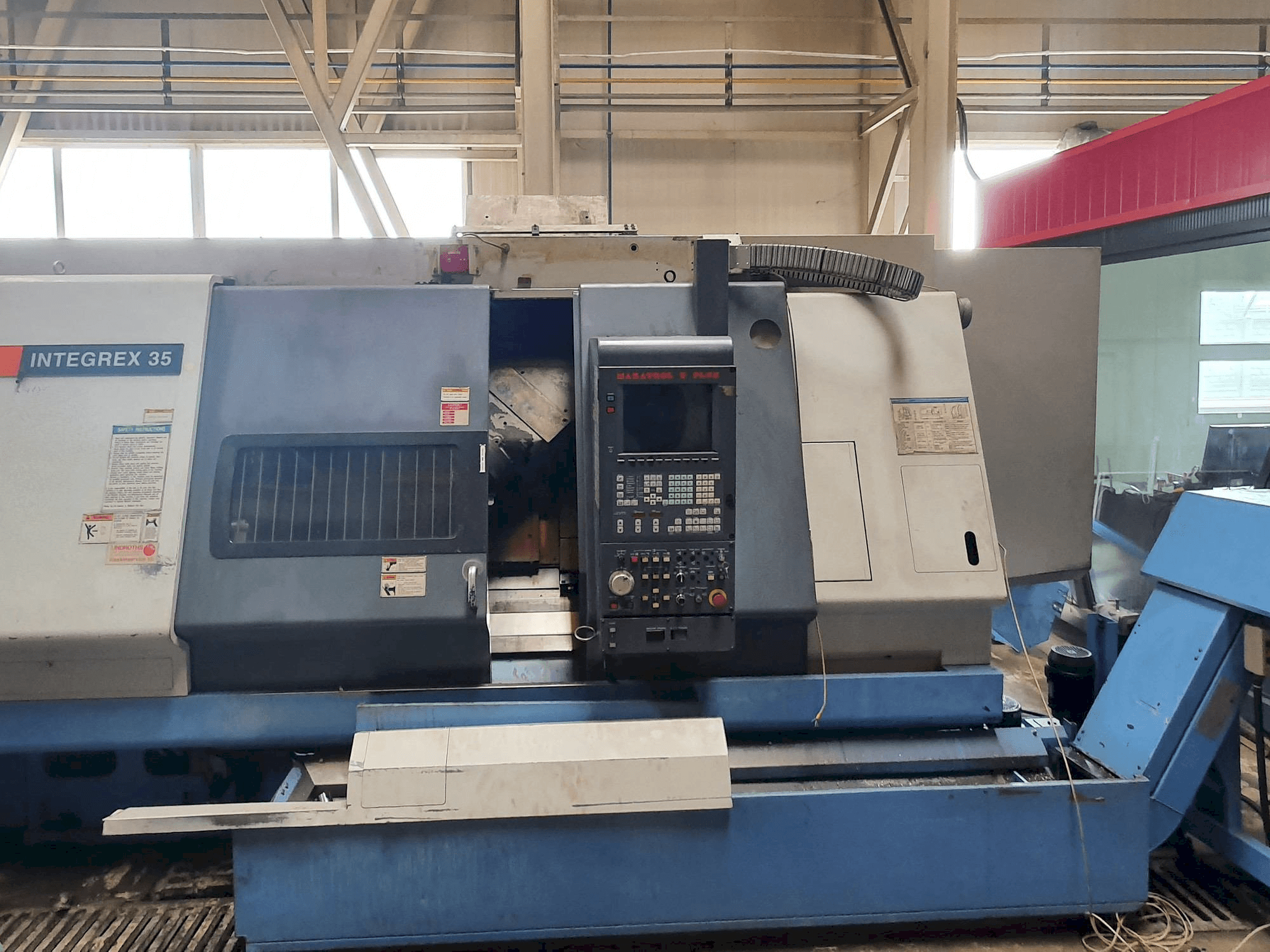 Prikaz stroja Mazak INTEGREX 35 sprijeda