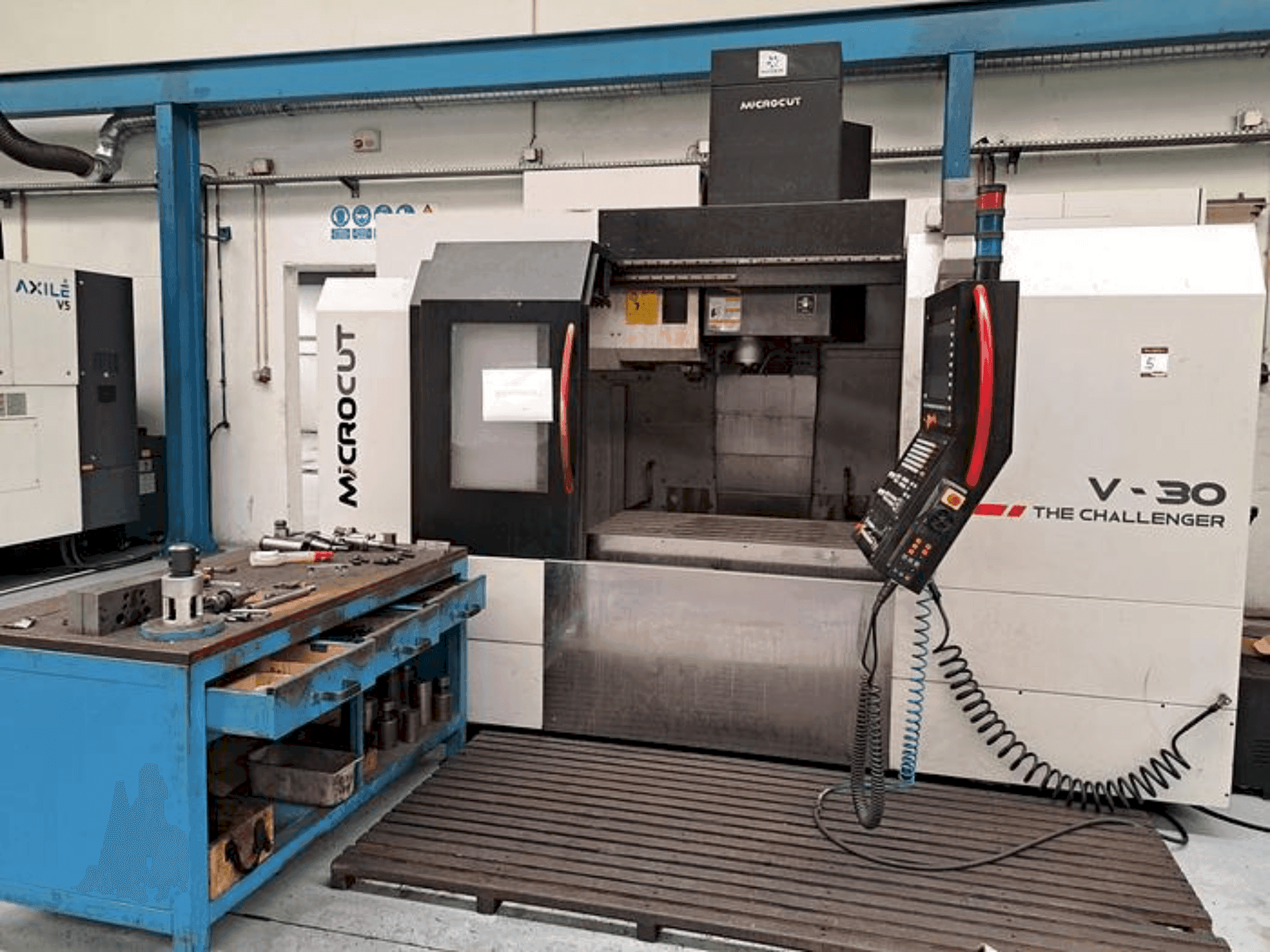 Prikaz stroja MICROCUT V-30 The Challenger sprijeda