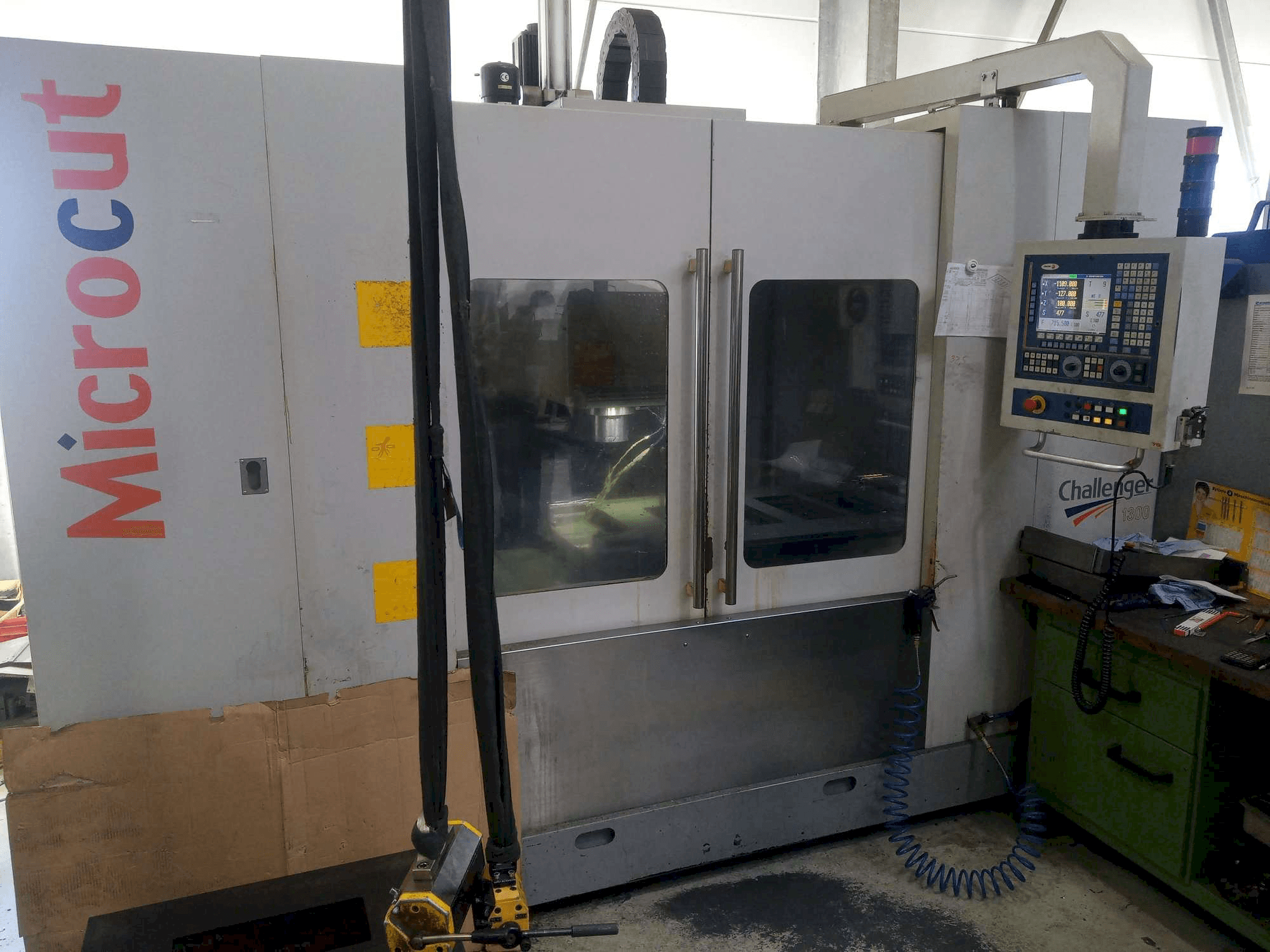 Prikaz stroja Micromill VMC 1300 sprijeda