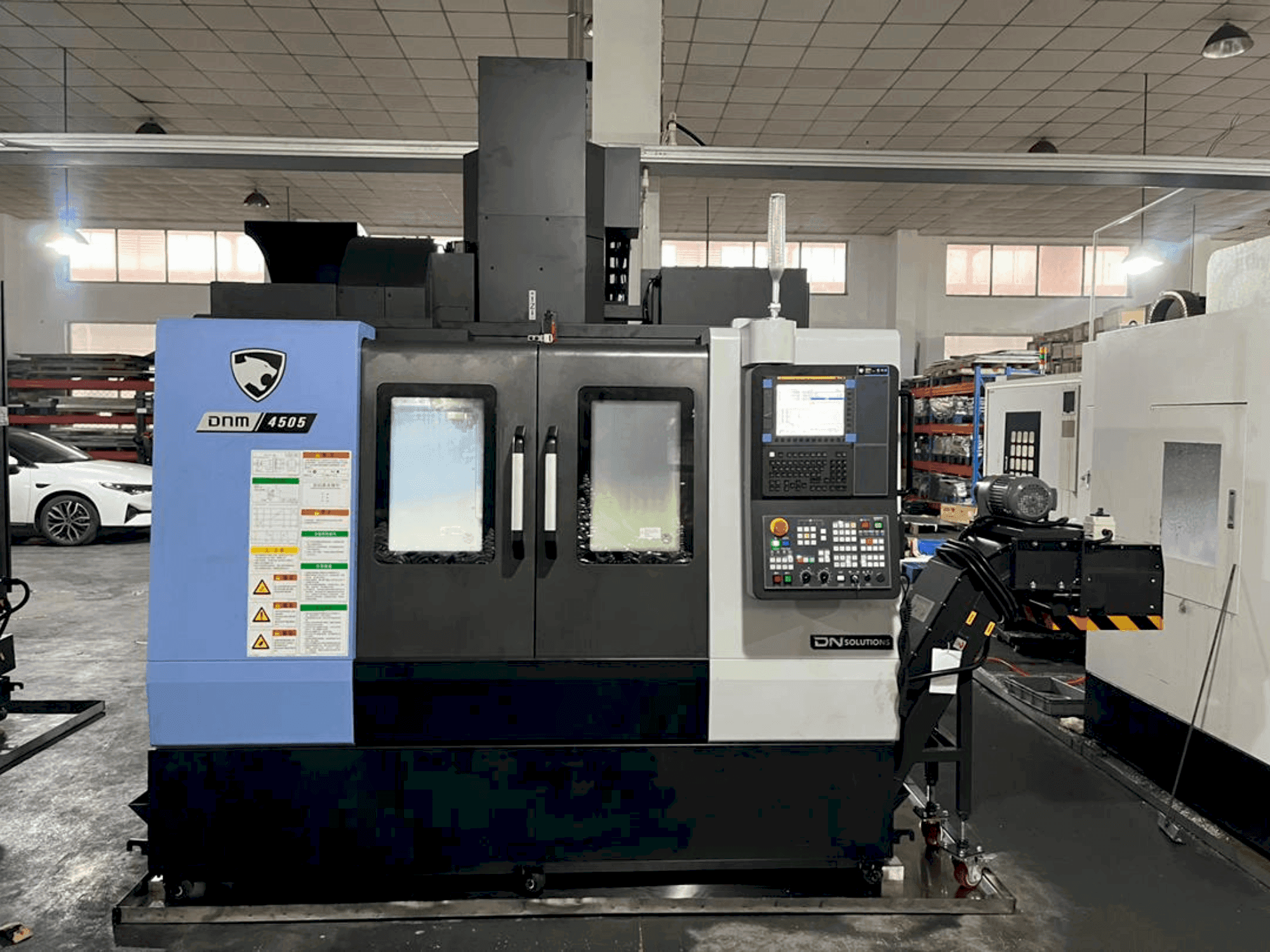 Prikaz stroja DOOSAN dnm 4505 (2024) sprijeda