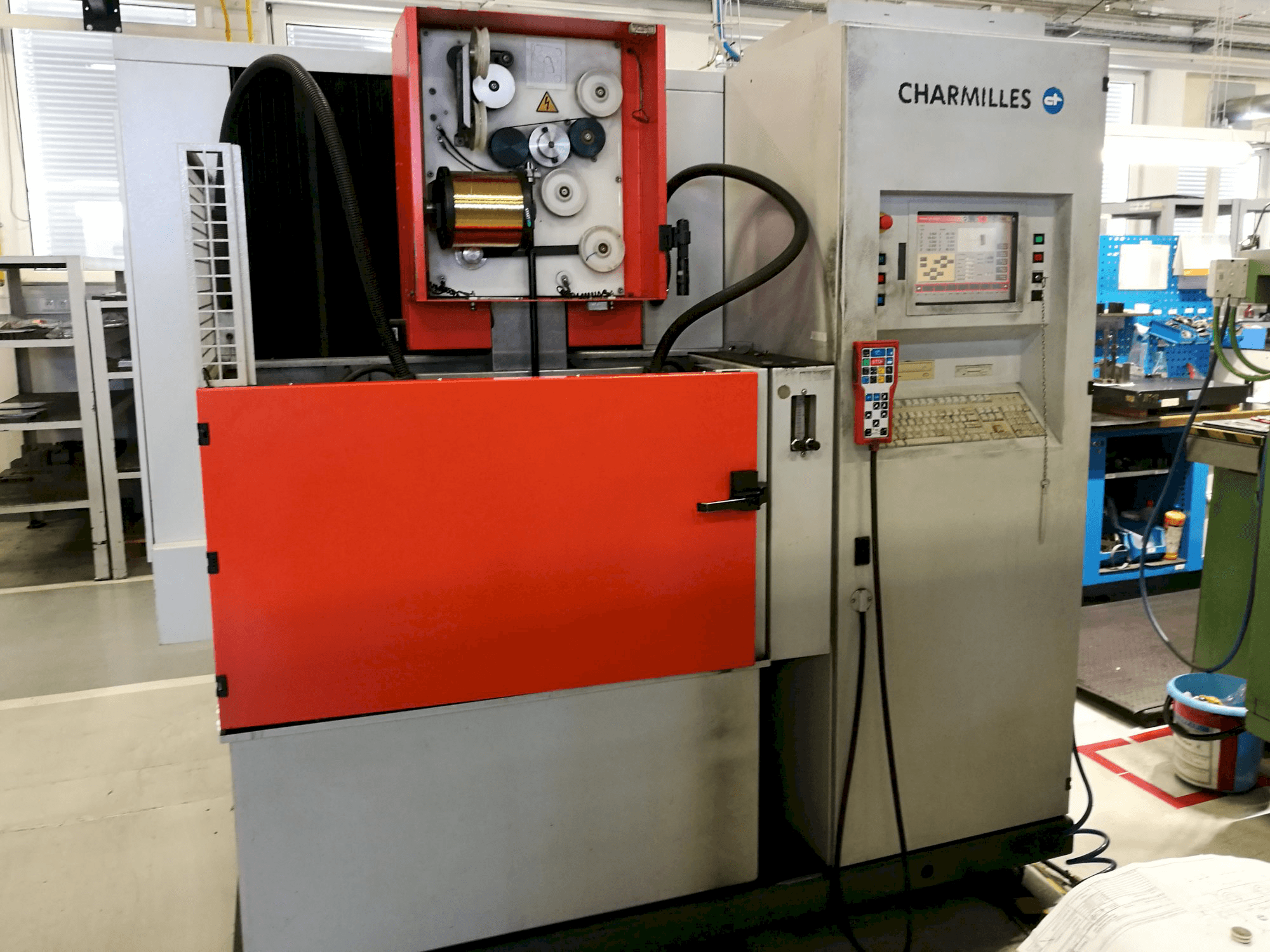 Prikaz stroja CHARMILLES ROBOFIL 240 SL sprijeda