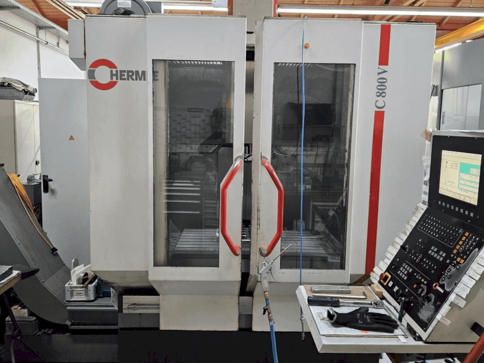 Prikaz stroja HERMLE C 800 V sprijeda