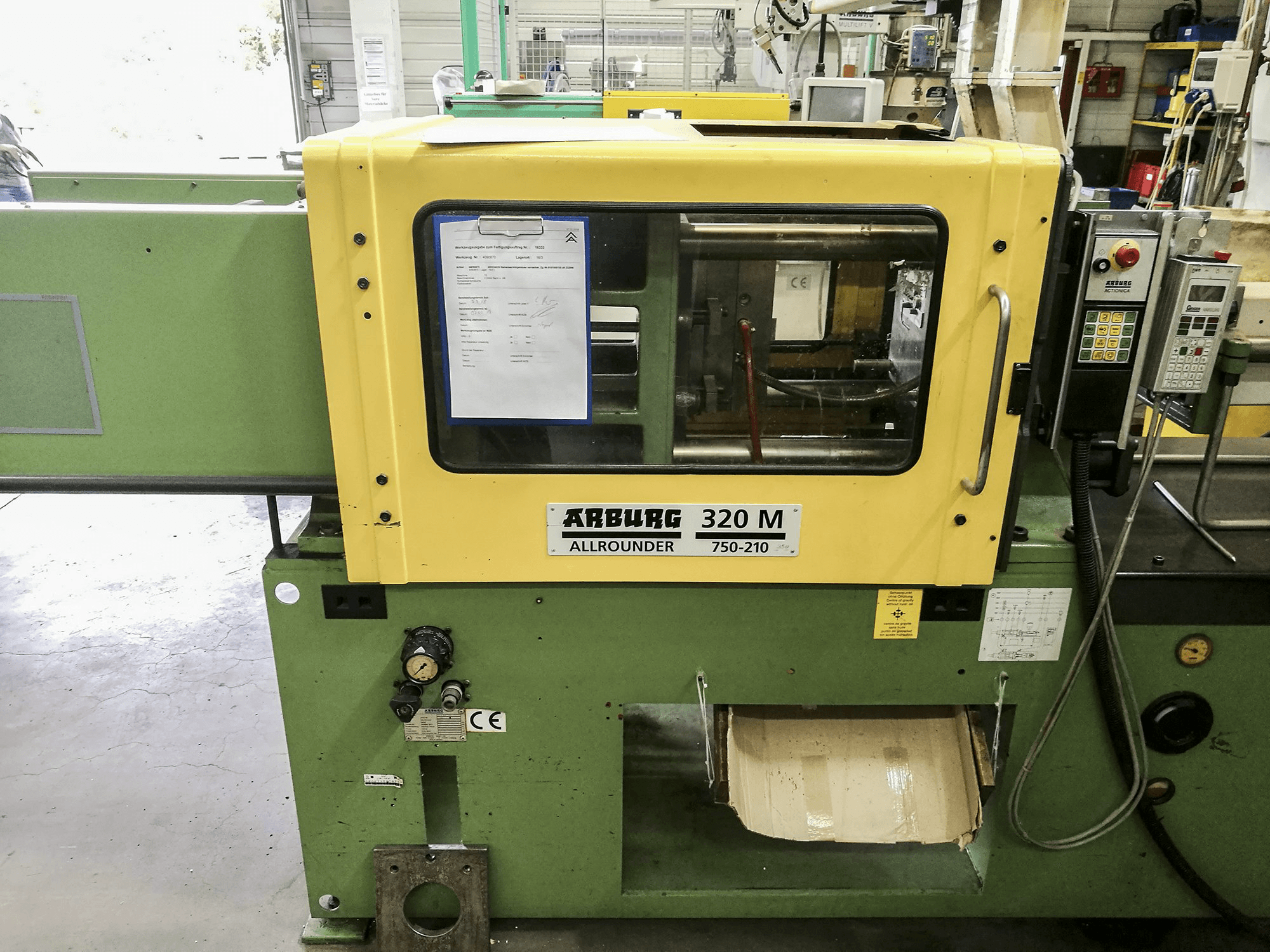 Prikaz stroja Arburg 320M 750-210 sprijeda