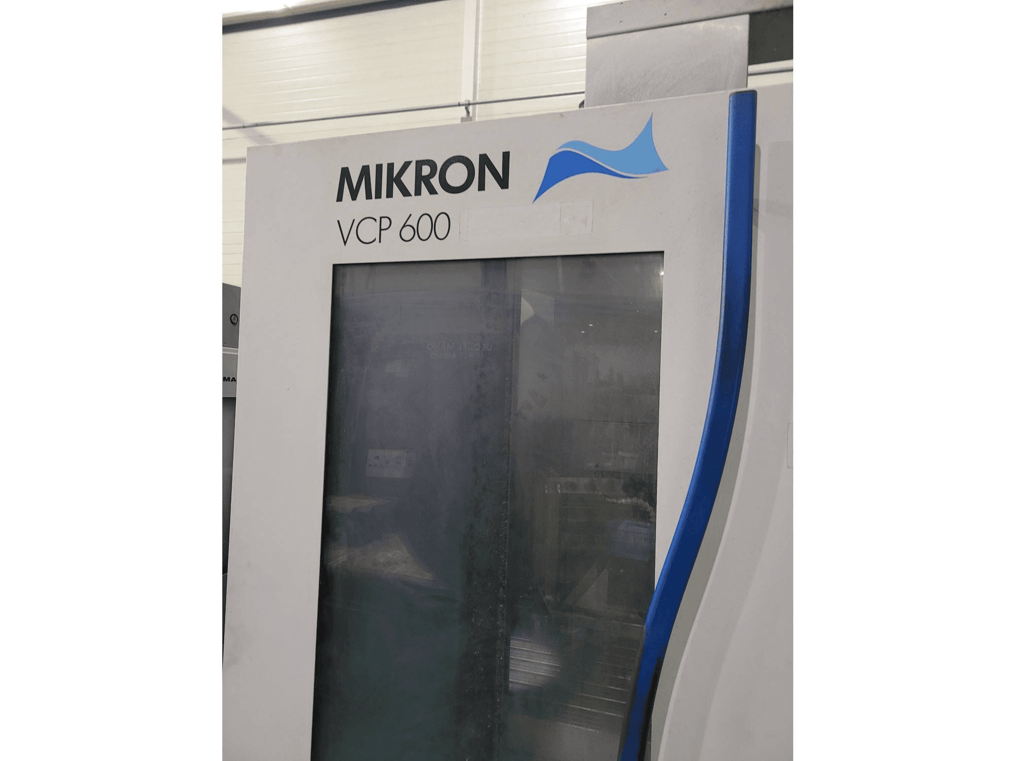Prikaz stroja MIKRON VCP 600 sprijeda