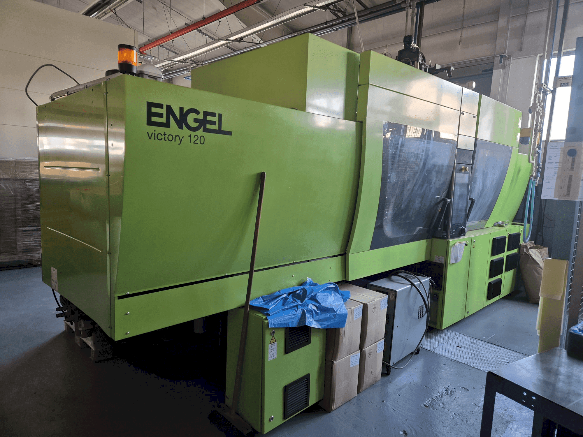 Prikaz stroja Engel Victory 330H/200V/120 Combi sprijeda