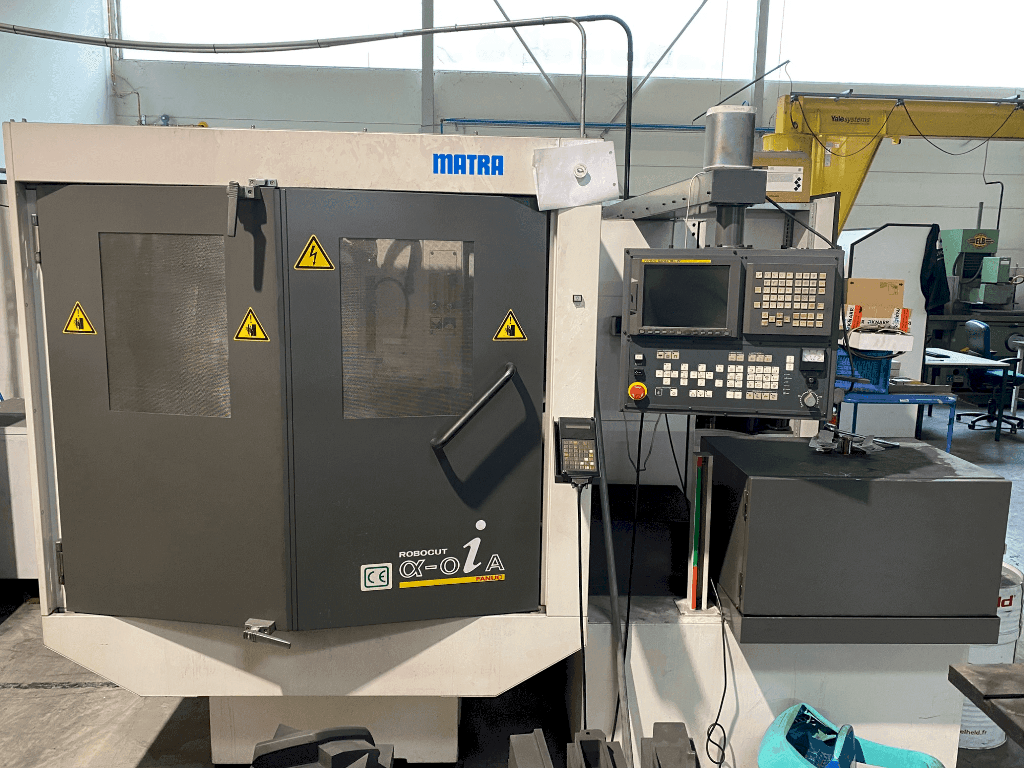 Prikaz stroja FANUC ROBOCUT α-0iA sprijeda
