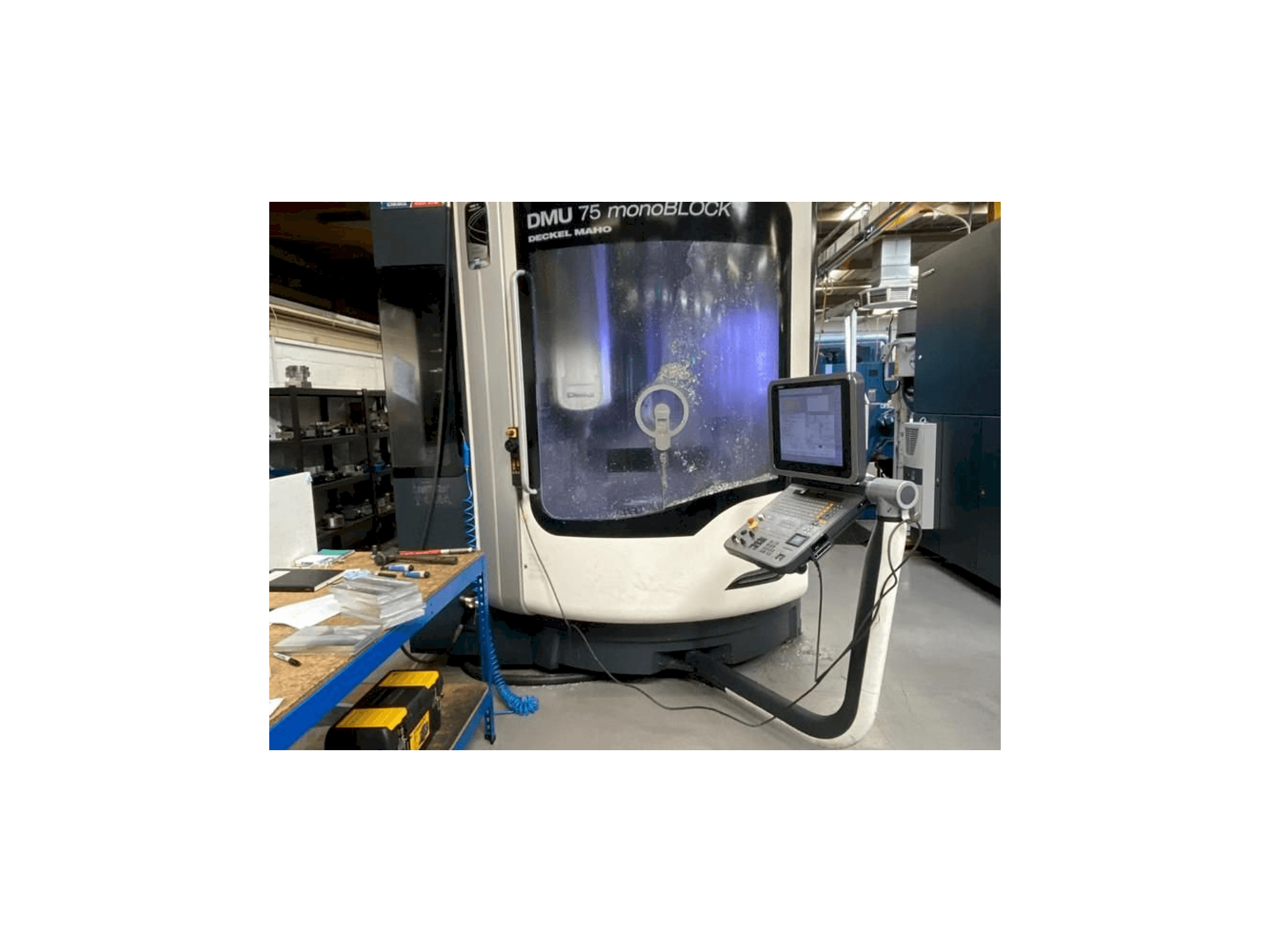 Prikaz stroja DMG MORI DMU75 monoBLOCK sprijeda