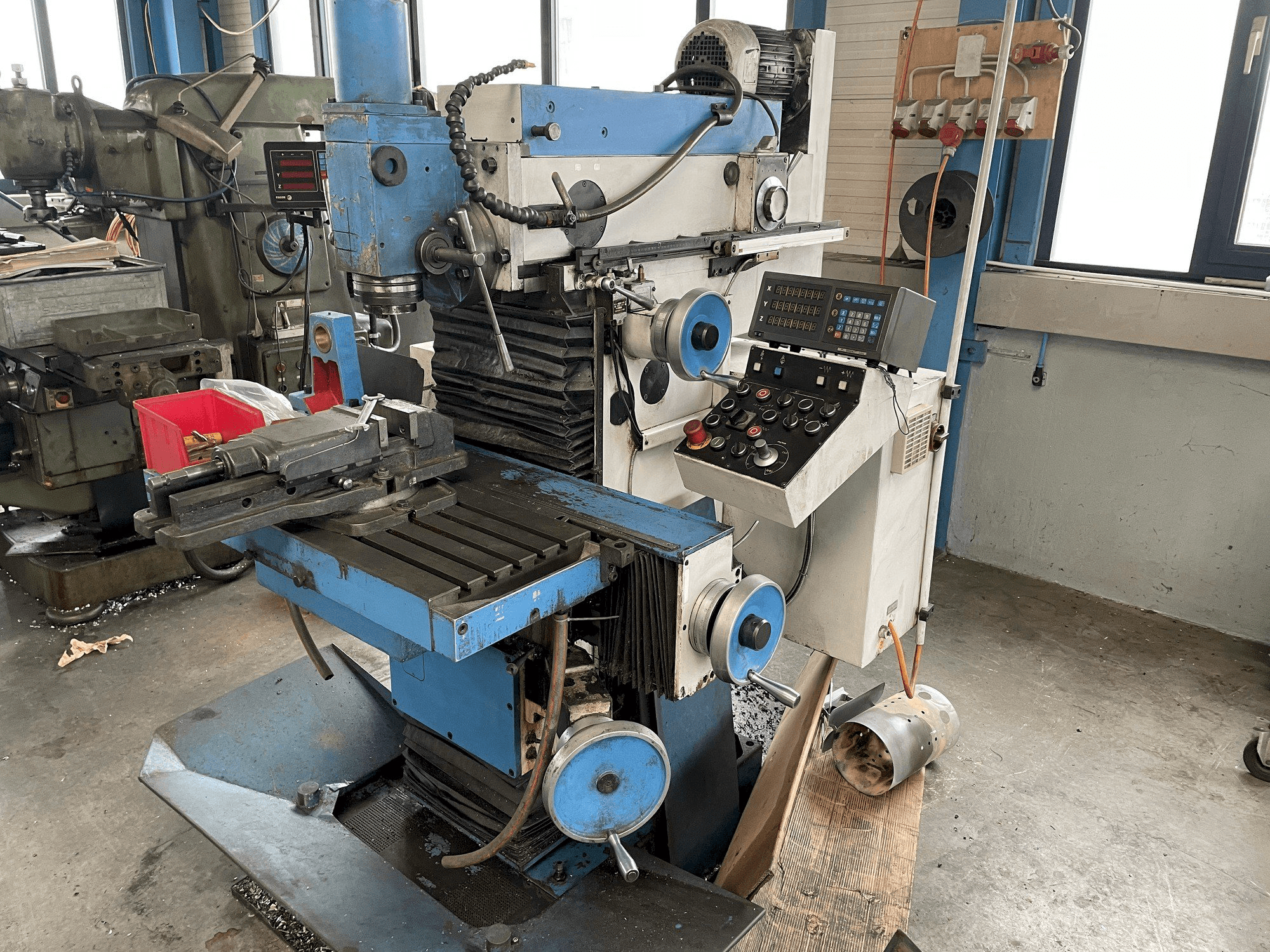 Prikaz stroja KNUTH WF 5 sprijeda