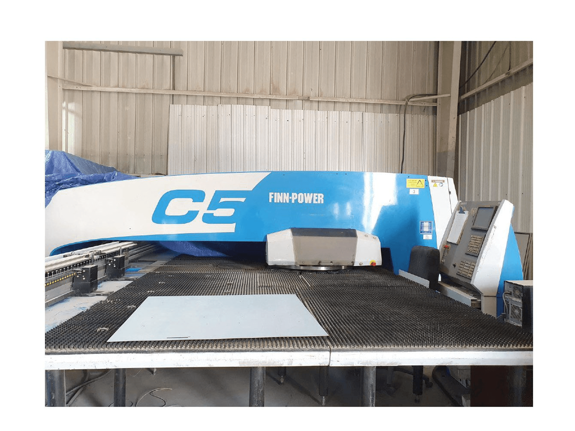 Prikaz stroja Finn-Power C5 sprijeda