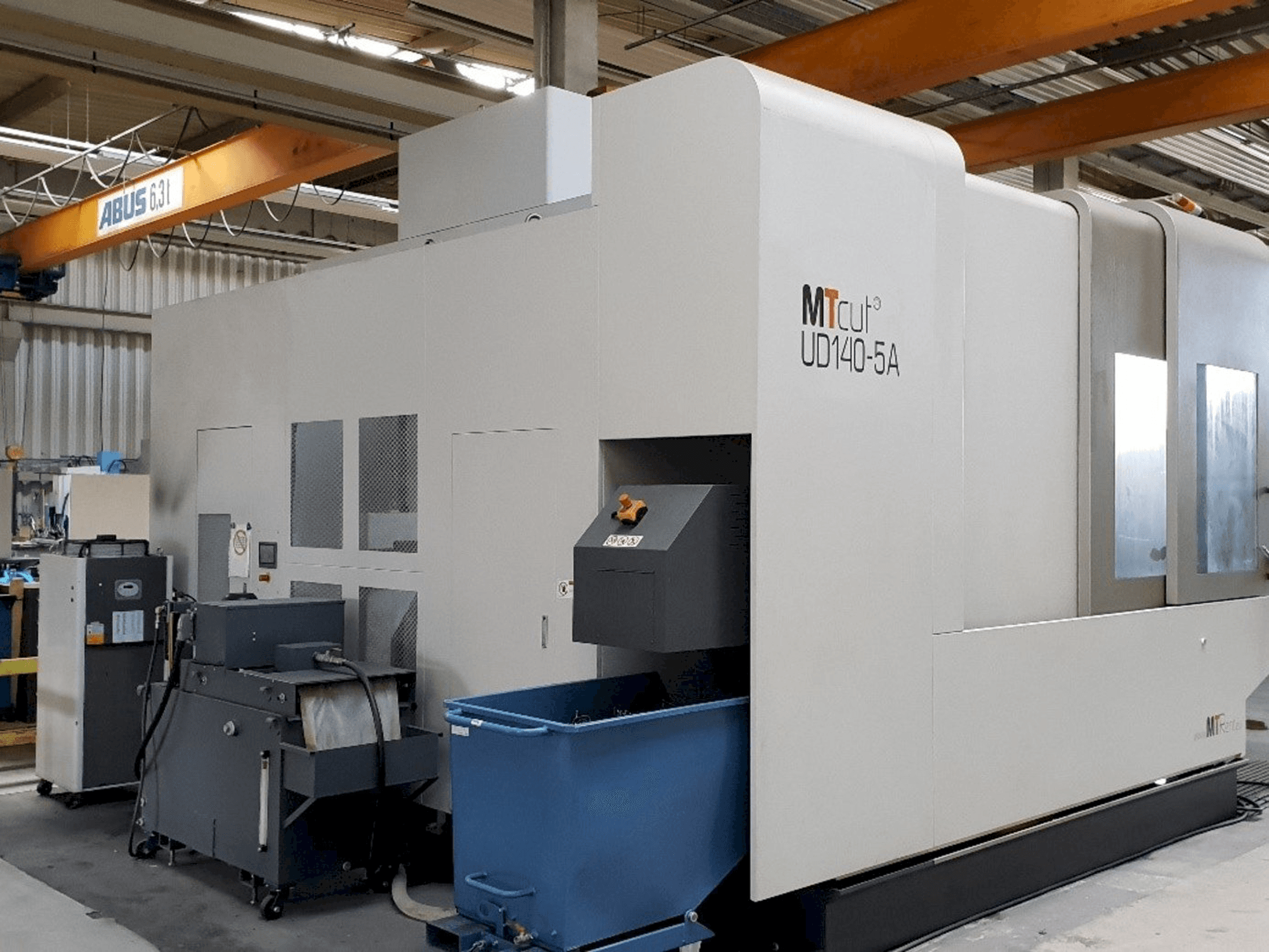 Prikaz stroja MTcut UD140H-5A sprijeda