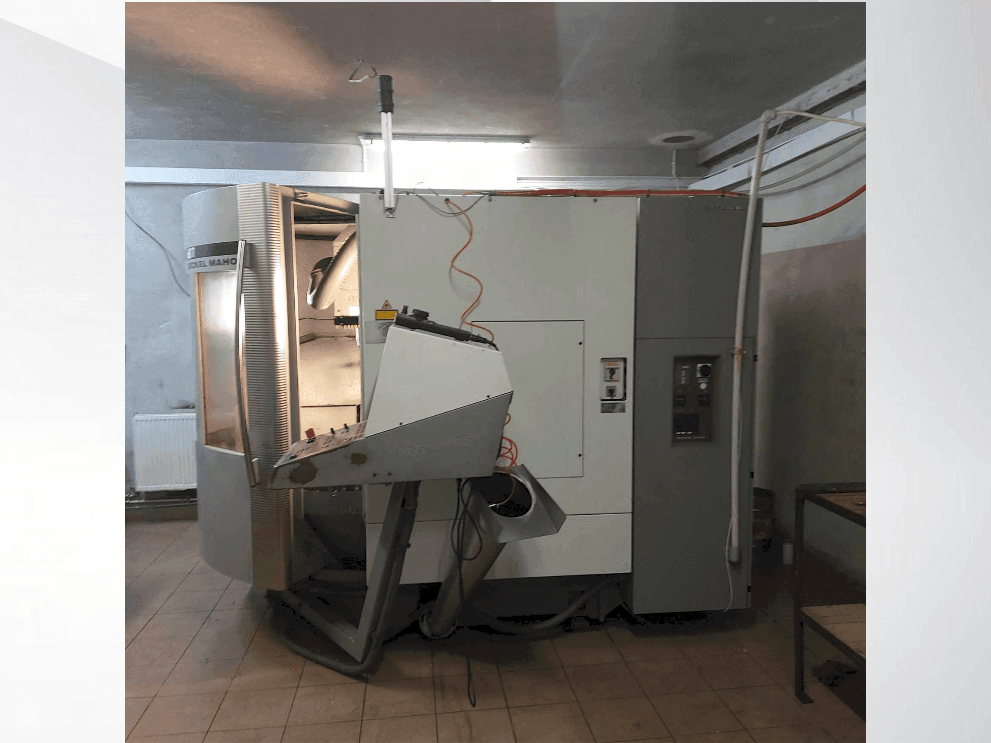 Prikaz stroja DECKEL MAHO DMU 60 T sprijeda