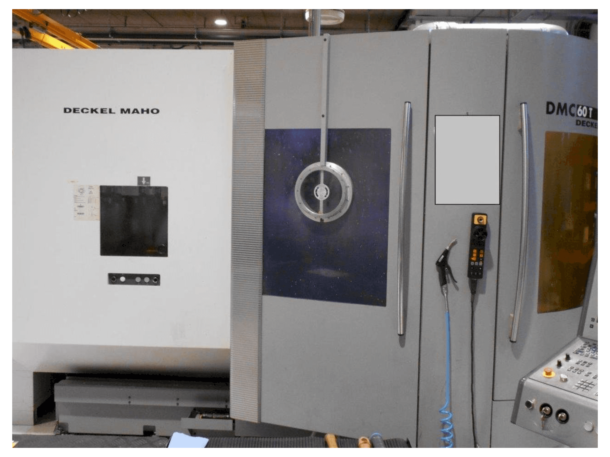 Prikaz stroja DECKEL MAHO DMC 60T sprijeda