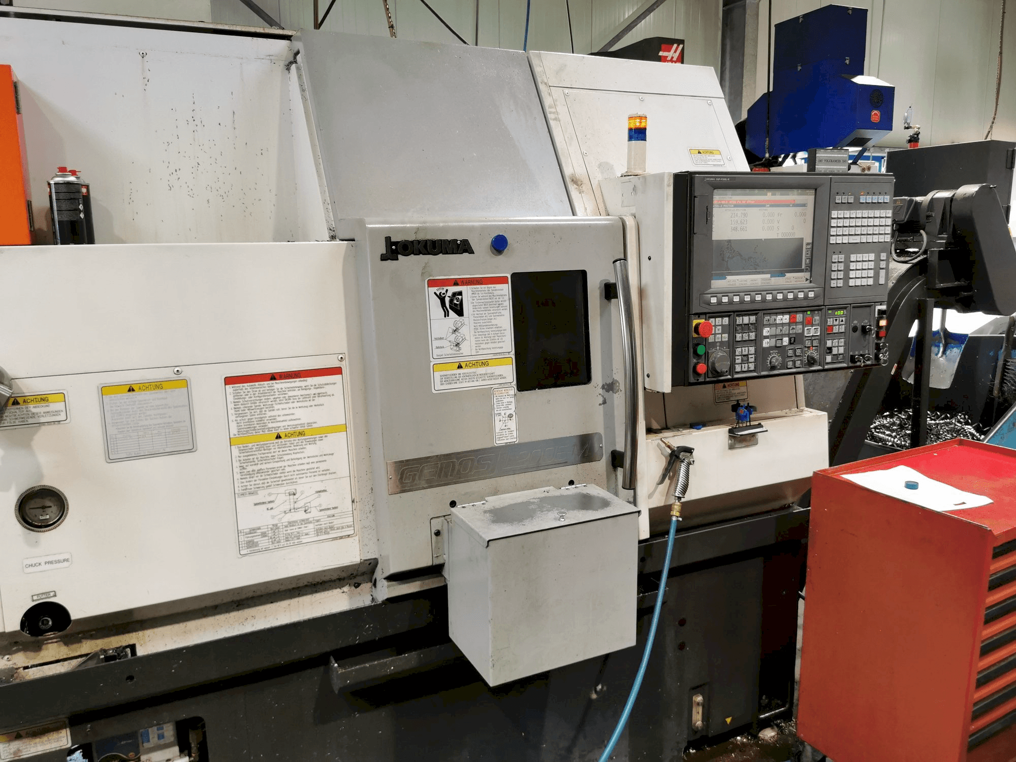 Prikaz stroja Okuma GENOS L200E-MY sprijeda