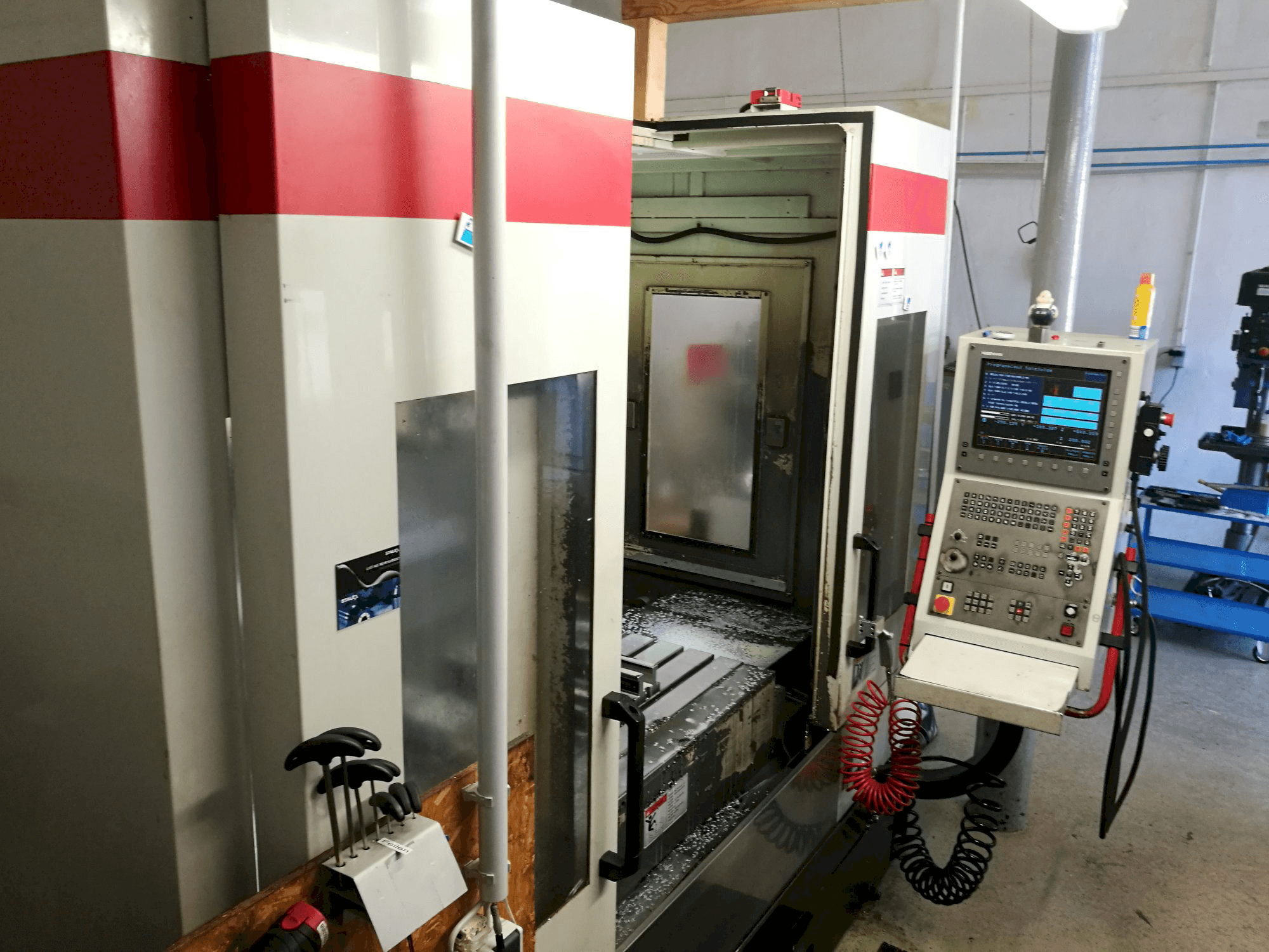 Prikaz stroja Quaser MV 204 II E slijeva