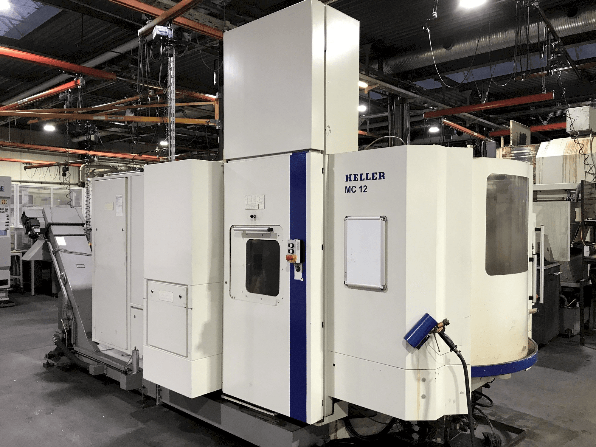 Prikaz stroja HELLER MC 12 sprijeda