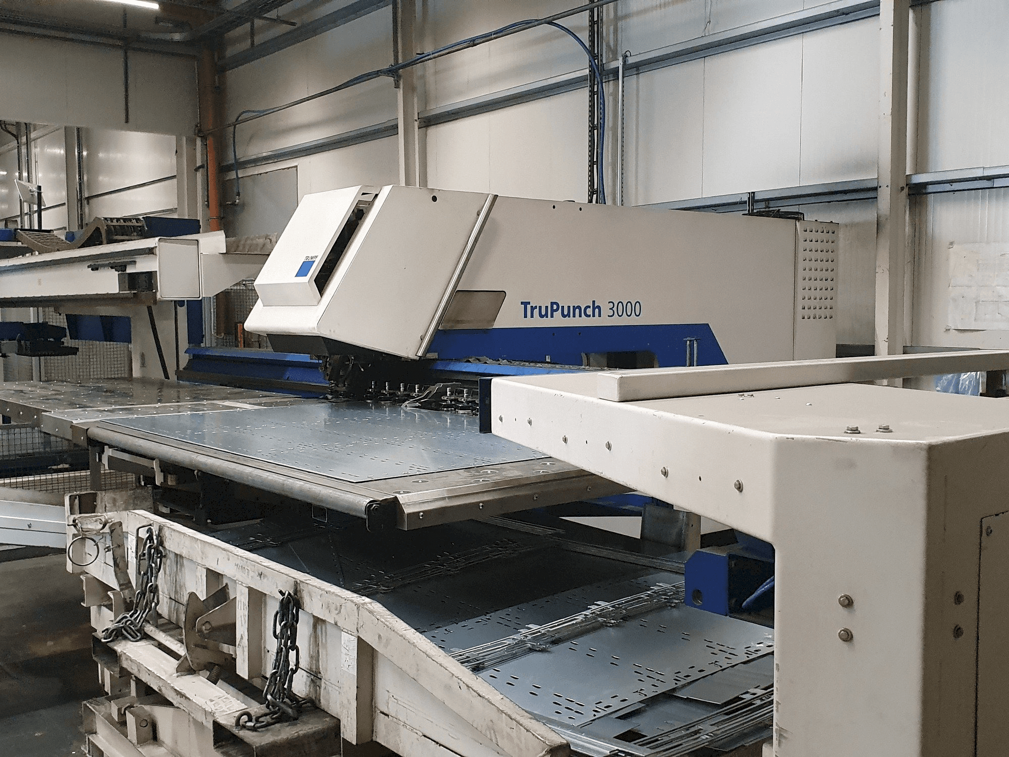 Prikaz stroja Trumpf TruPunch 3000 Sheet Master sprijeda