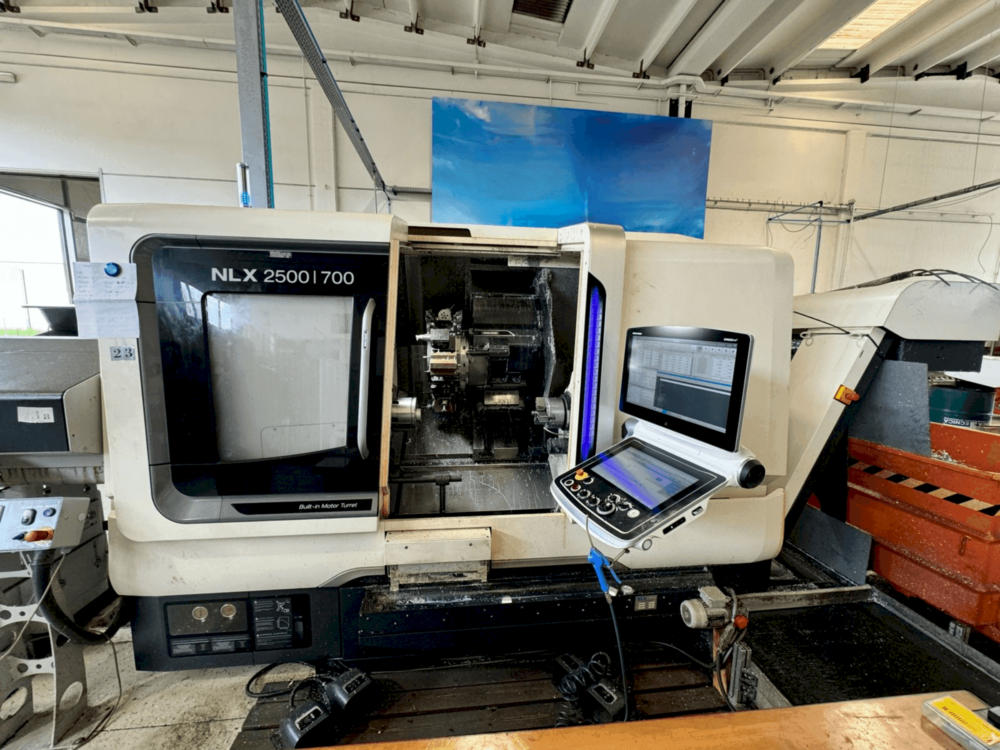 Prikaz stroja DMG MORI NLX2500SY/700 sprijeda