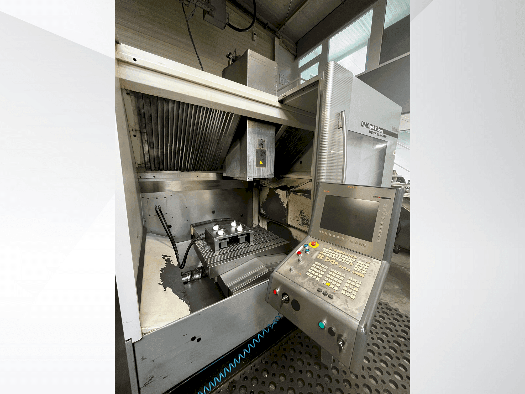 Prikaz stroja DMG DECKEL MAHO DMC 64V linear sprijeda