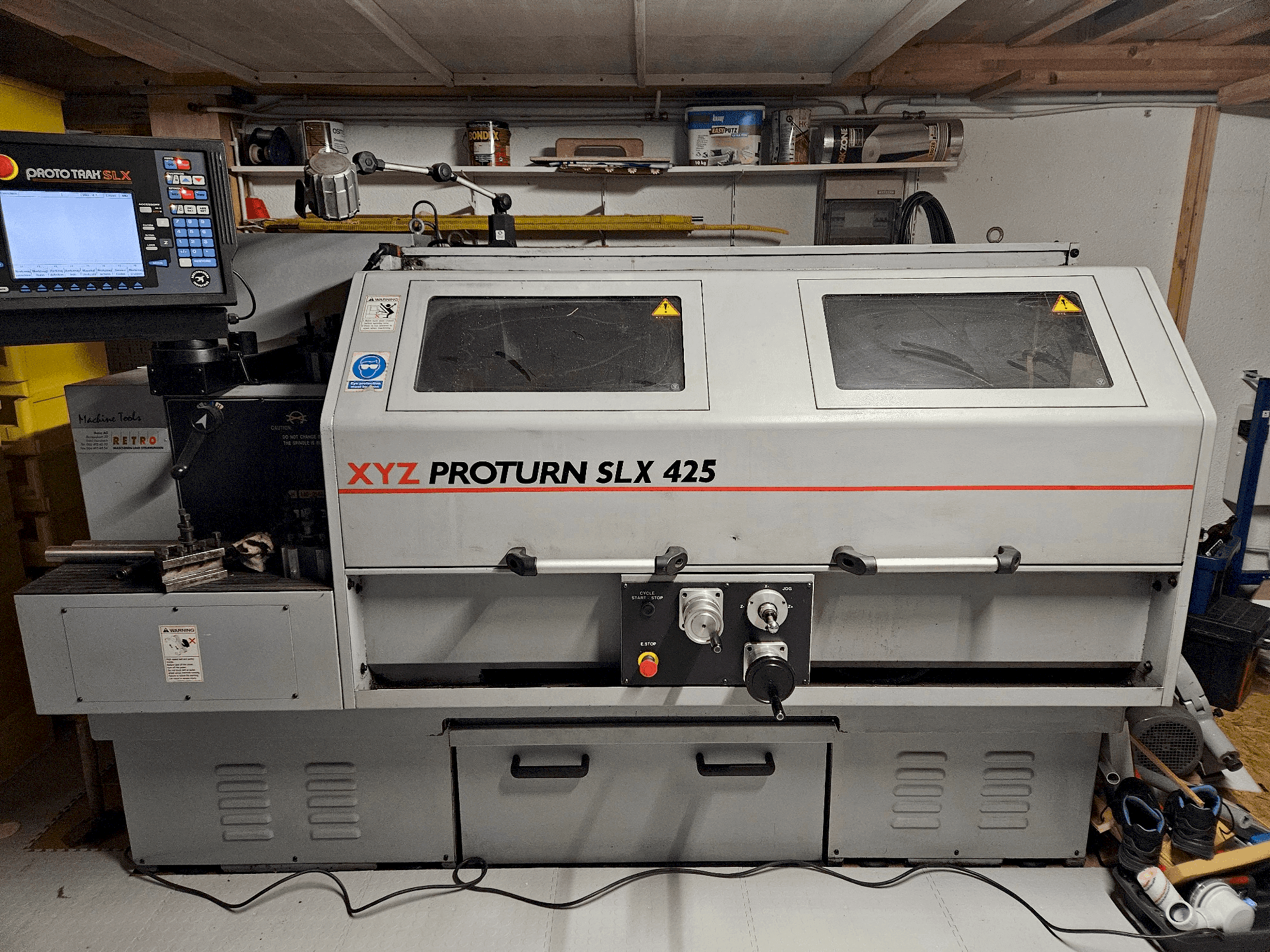 Prikaz stroja XYZ Proturn SLX 425 sprijeda