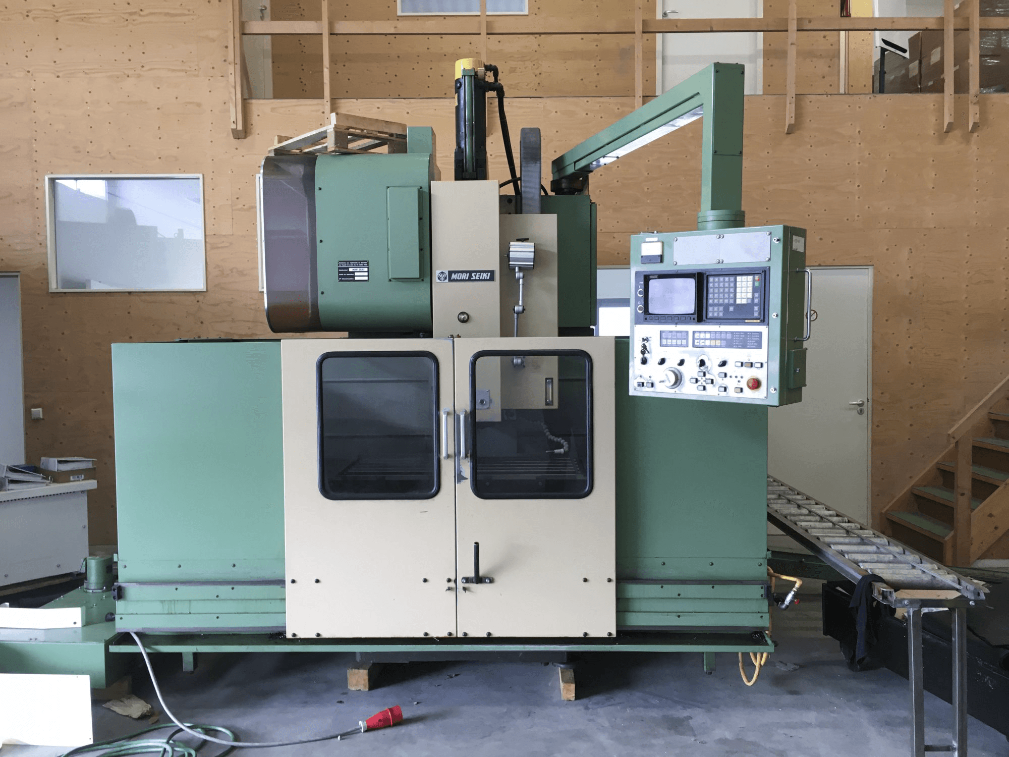 Prikaz stroja MORI SEIKI MV-45/40 sprijeda