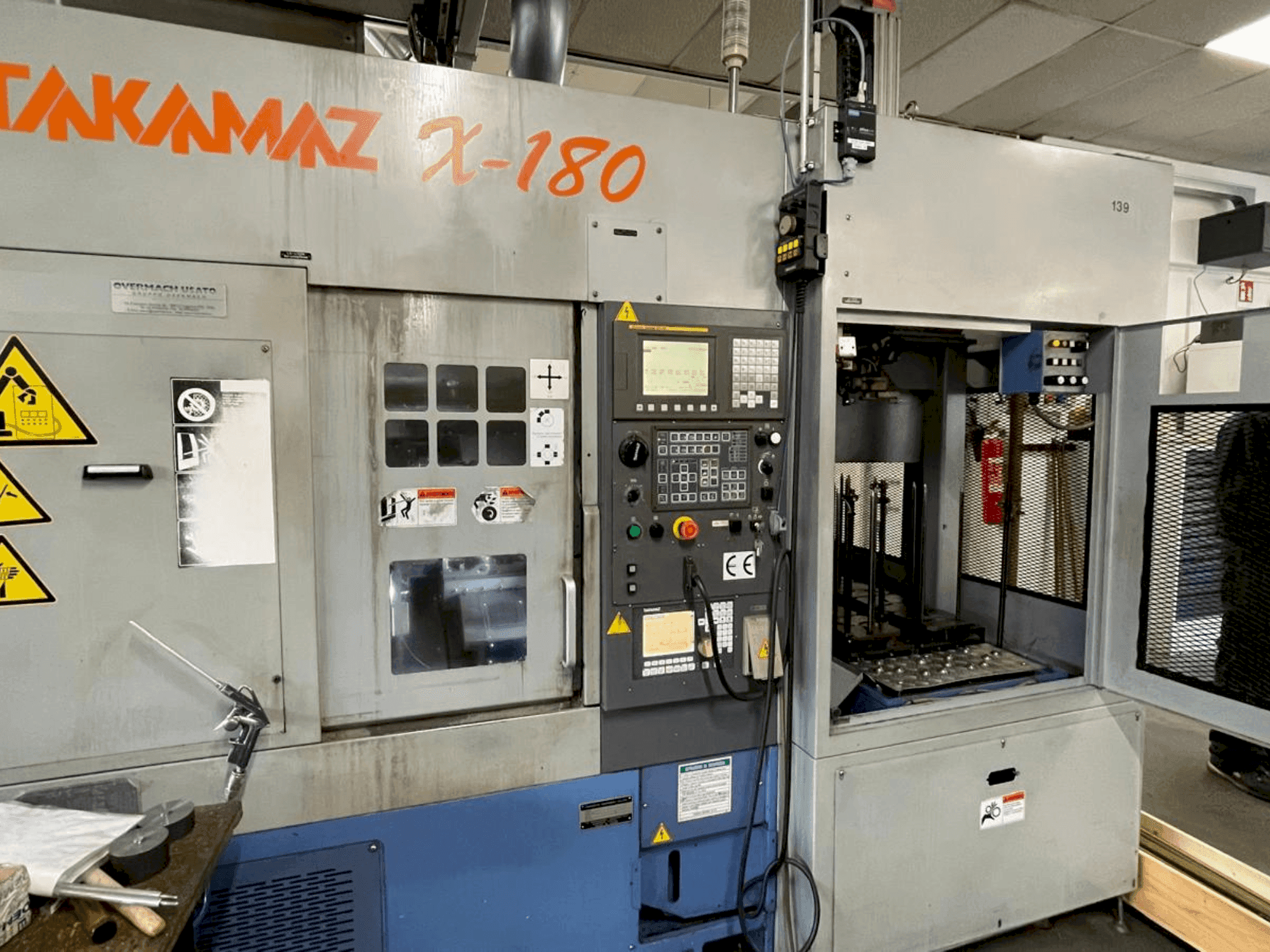 Prikaz stroja Takamaz X-180 sprijeda