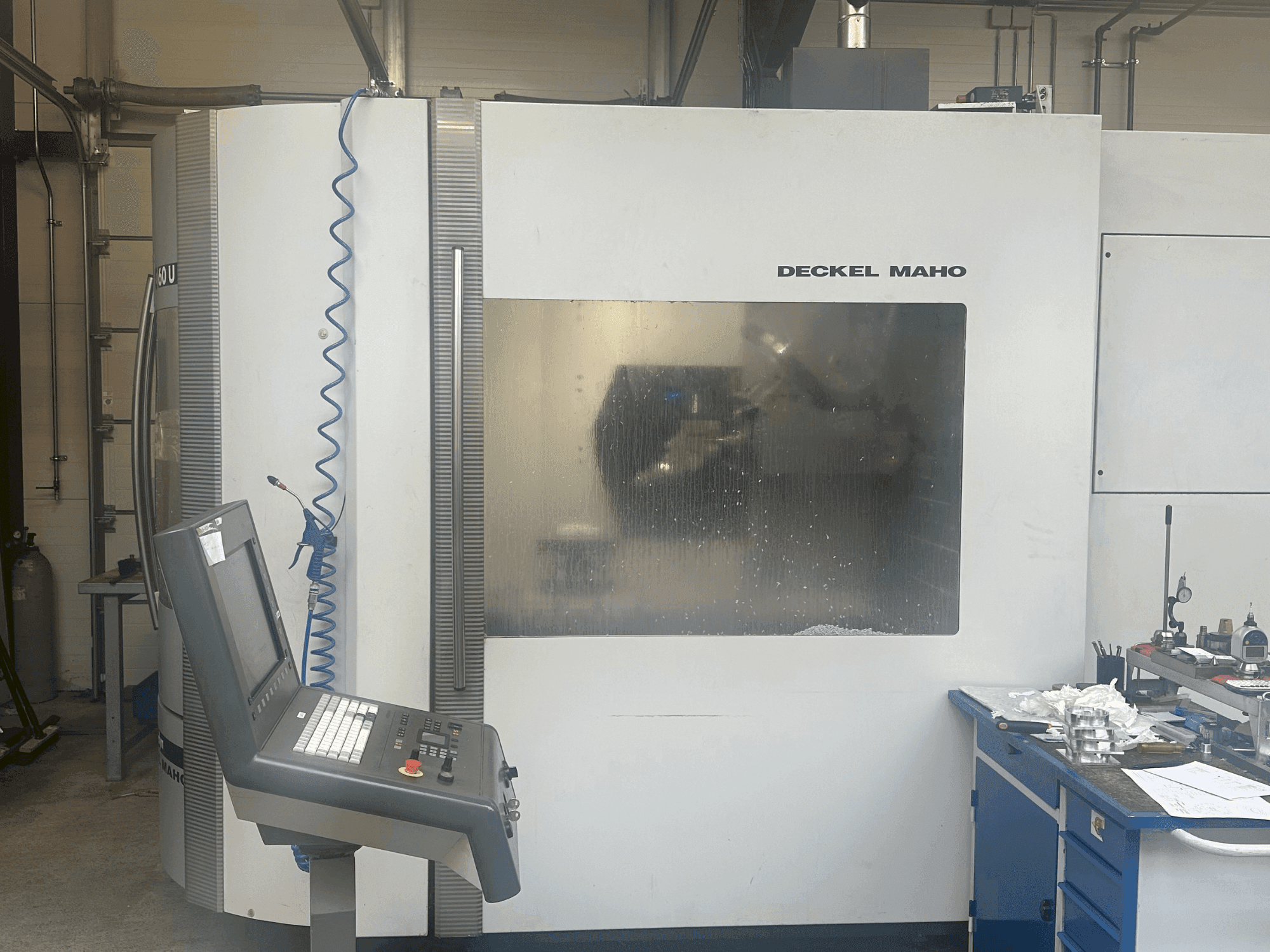 Prikaz stroja DECKEL MAHO DMC 60U HiDyn sprijeda