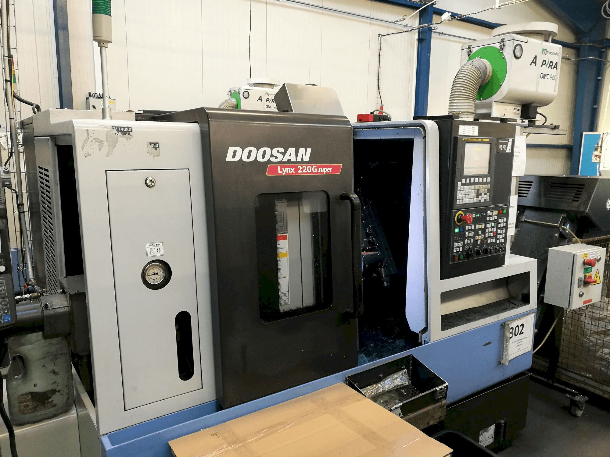 Prikaz stroja Doosan Lynx 220GA sprijeda
