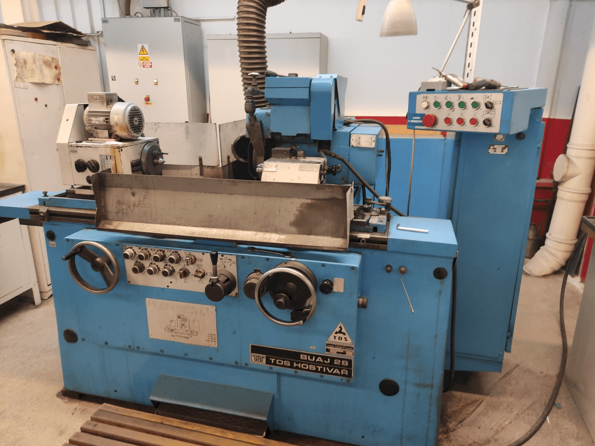 Prikaz stroja TOS BUAJ 28 sprijeda