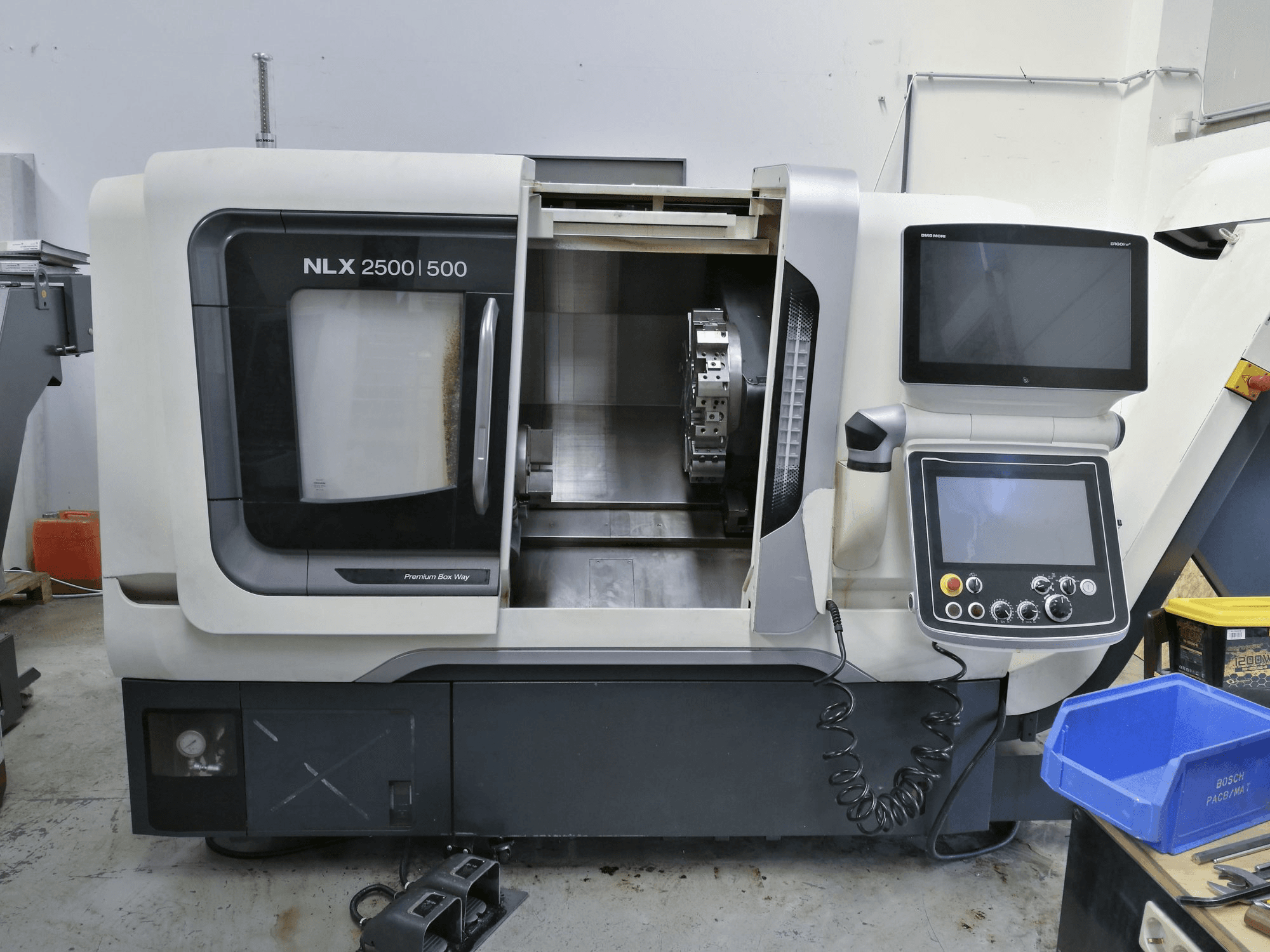 Prikaz stroja DMG MORI NLX 2500/500 sprijeda