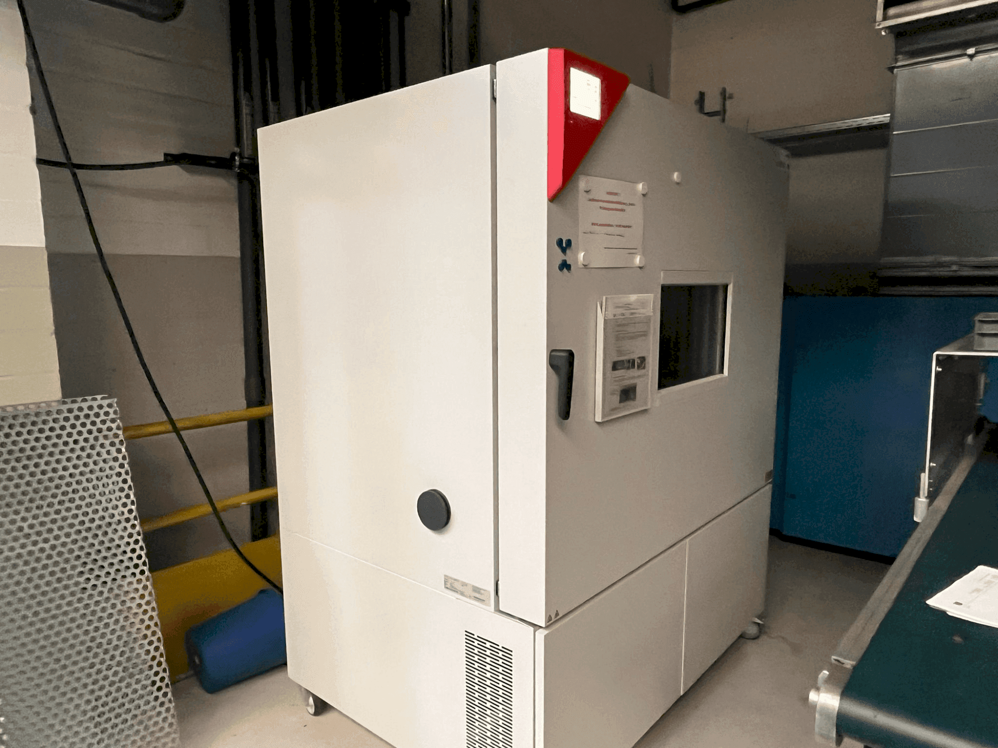 Prikaz stroja BINDER MKFT 720 sprijeda