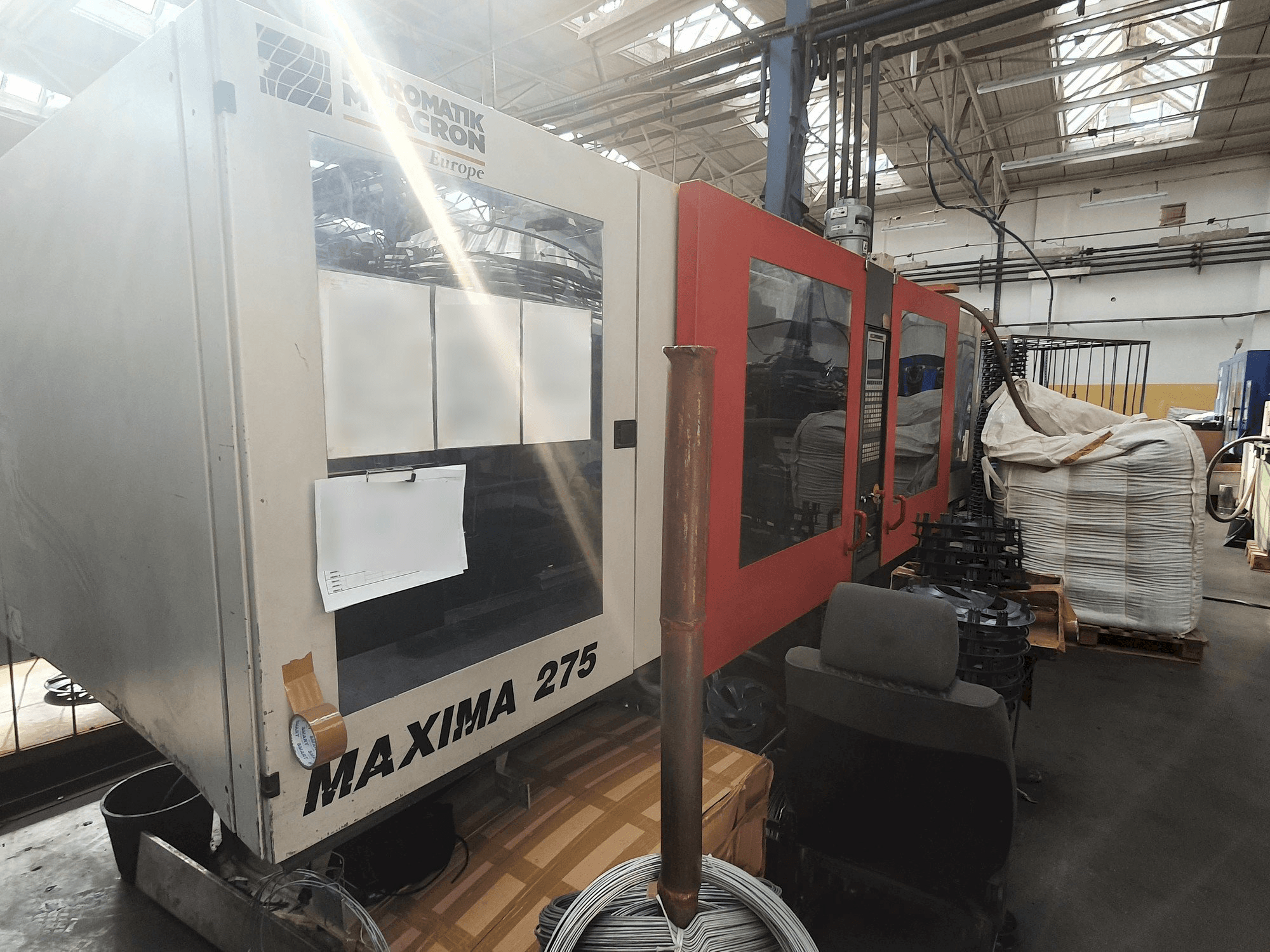 Prikaz stroja FERROMATIK MILACRON MV 275 sprijeda