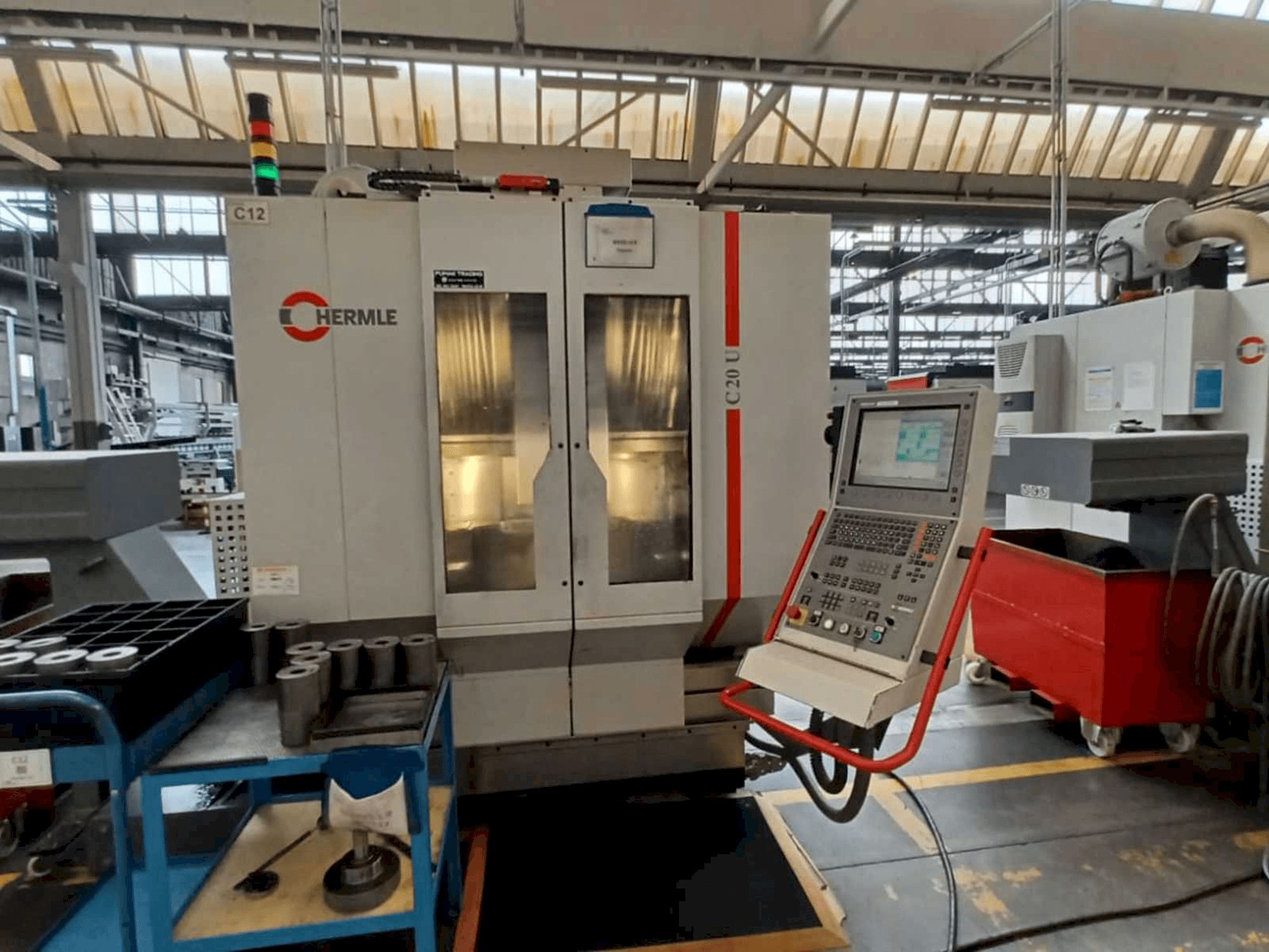 Prikaz stroja HERMLE C20U sprijeda