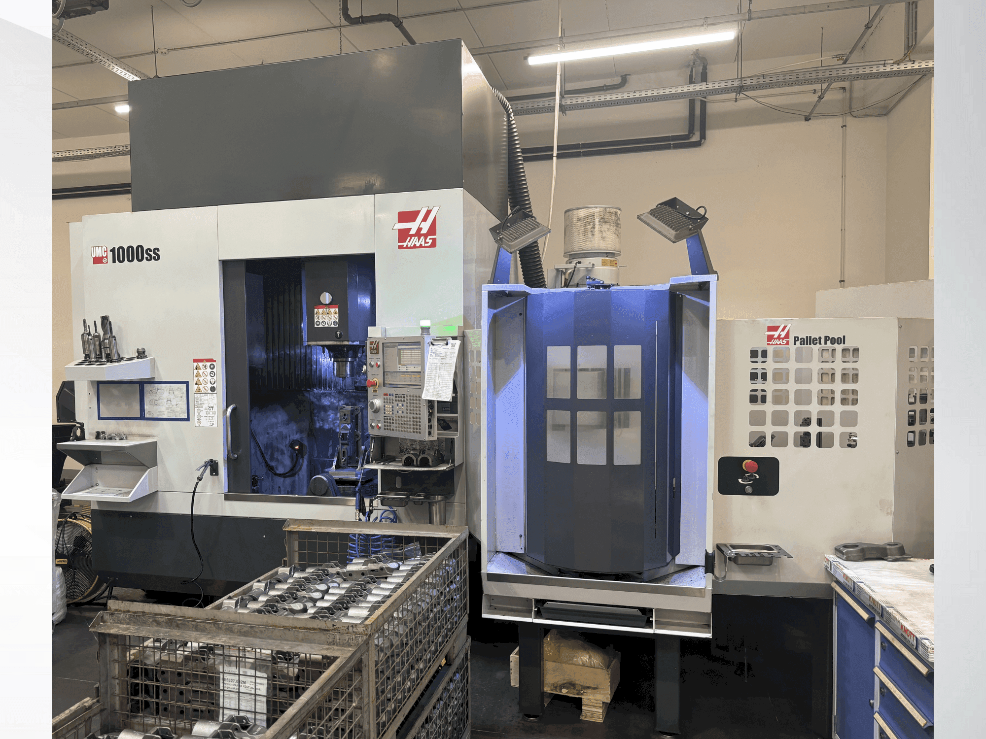 Prikaz stroja HAAS UMC-1000SS sprijeda
