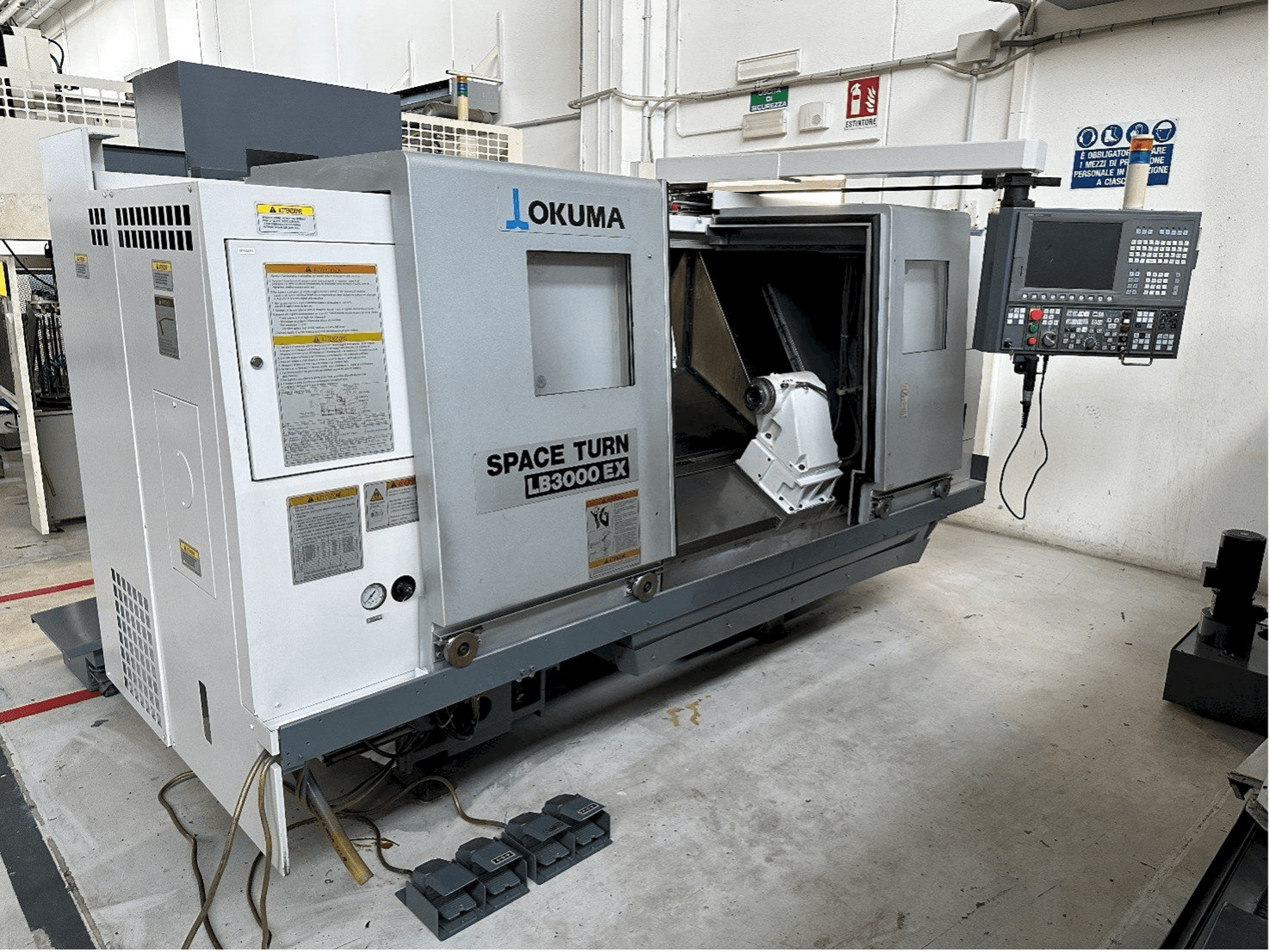 Prikaz stroja Okuma LB 3000 EX sprijeda