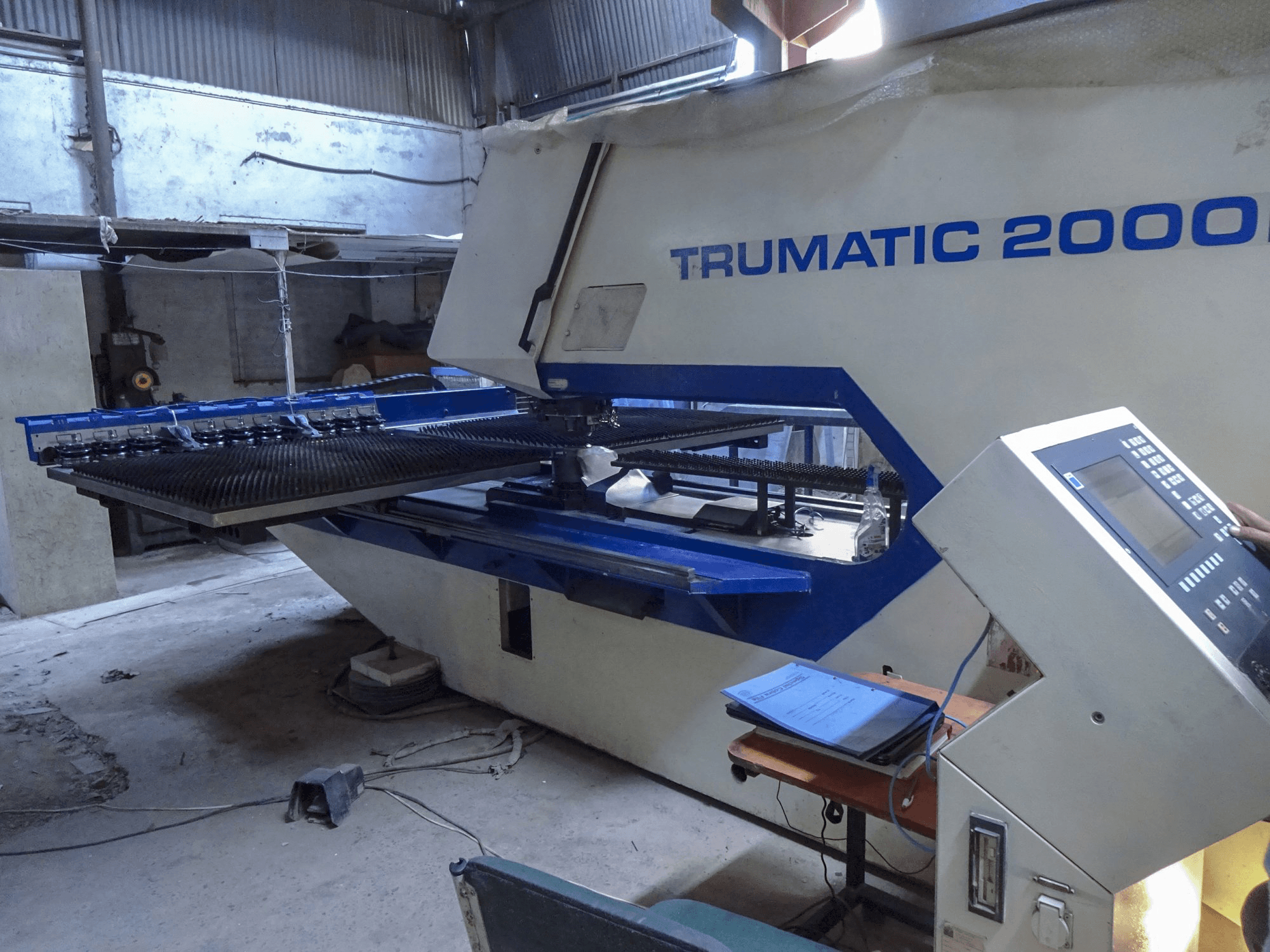 Prikaz stroja Trumpf Trumatic 2000 R sprijeda