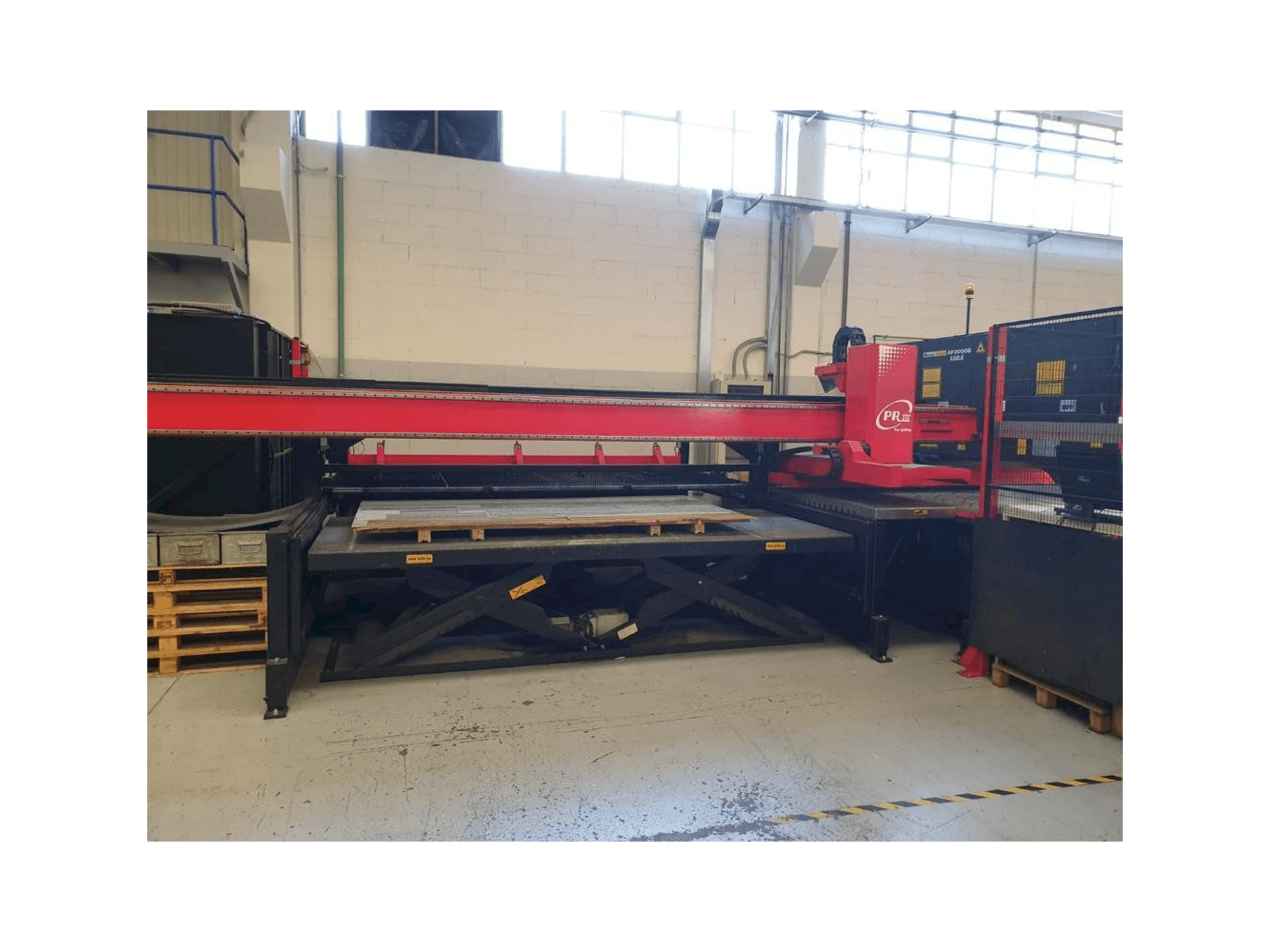 Prikaz stroja AMADA LC 2415 ALFA IV sprijeda