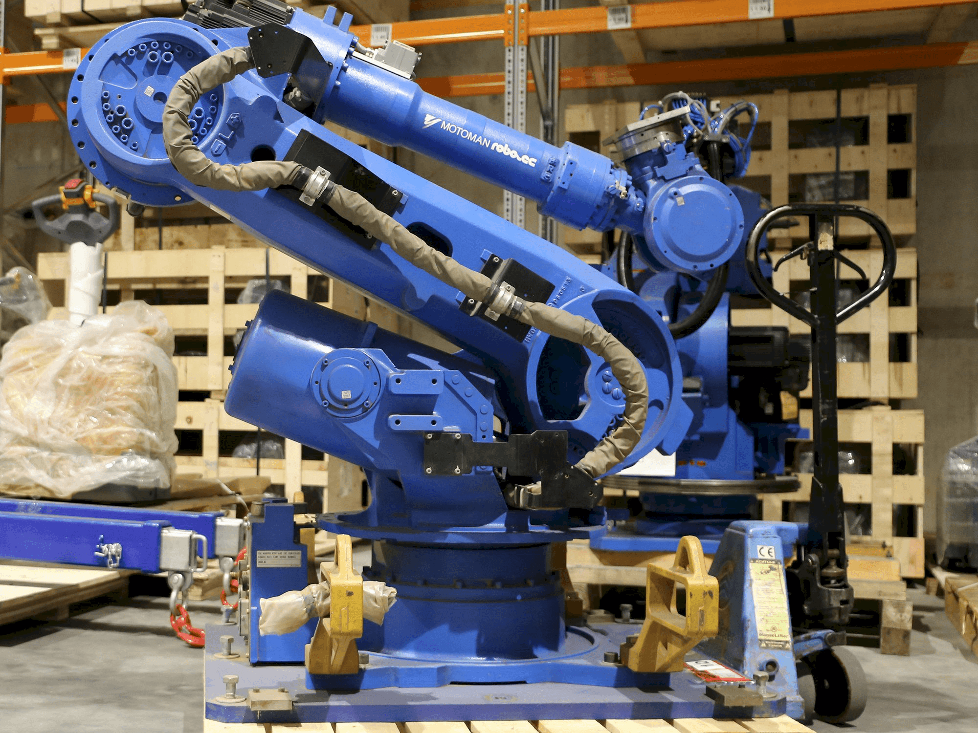 Prikaz lijeve strane stroja Yaskawa Motoman ES165