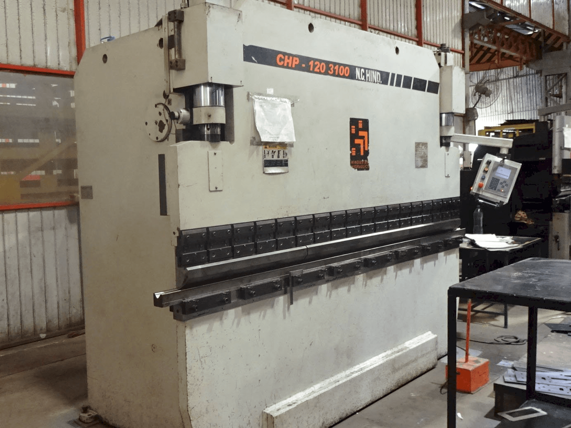Prikaz stroja Hindustan Hydraulics CHP 120 slijeva