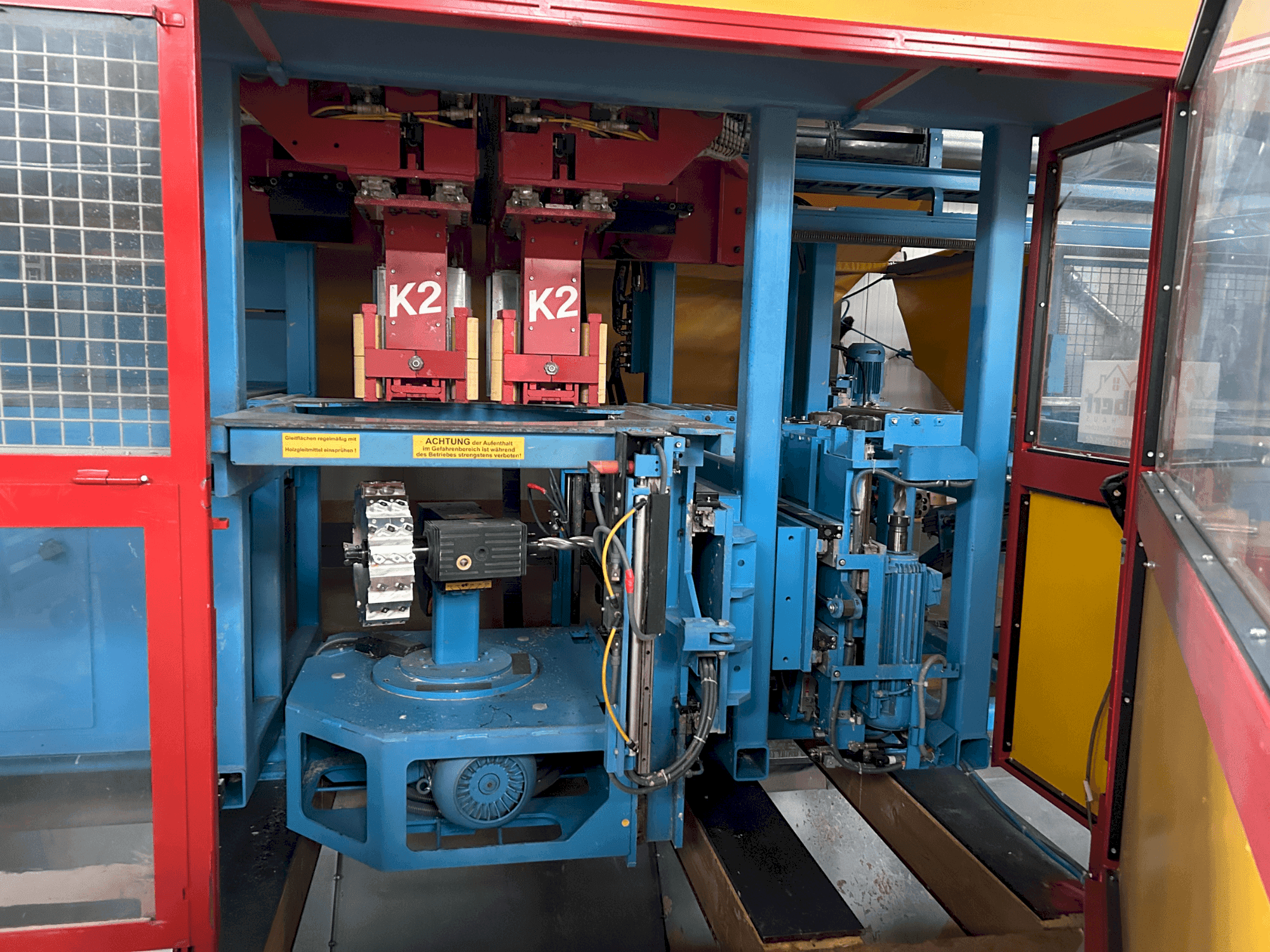 Prikaz stroja HUNDEGGER K2-5-450 sprijeda