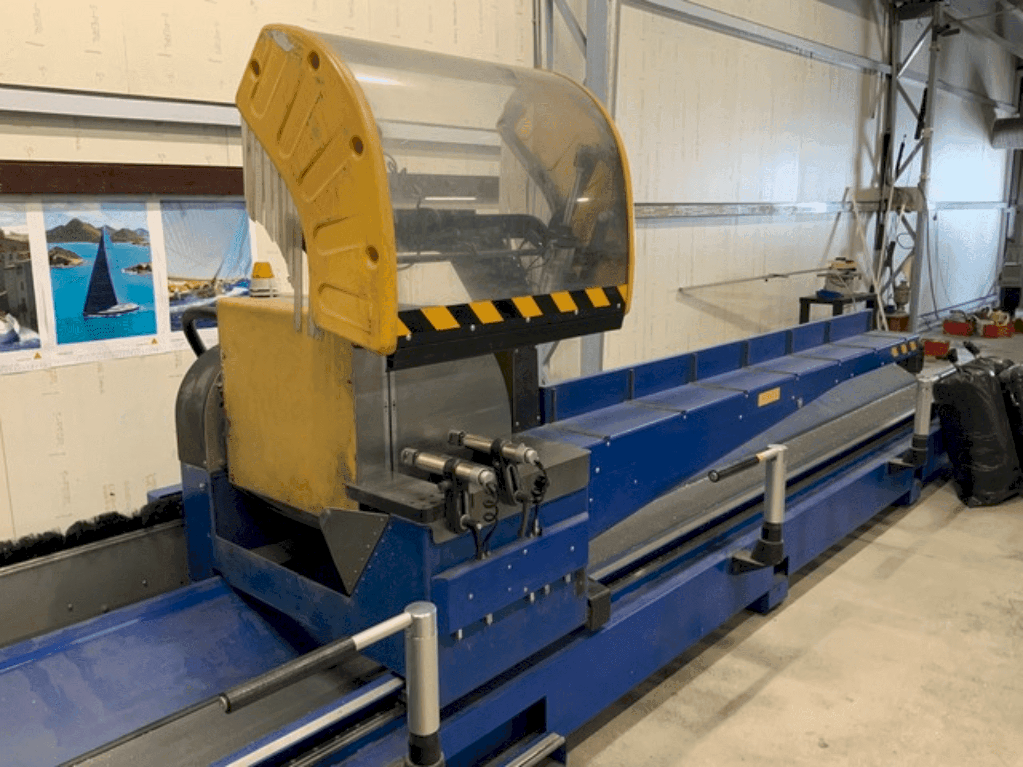 Prikaz stroja SCHÜCO PDG e-Cut 600 sprijeda