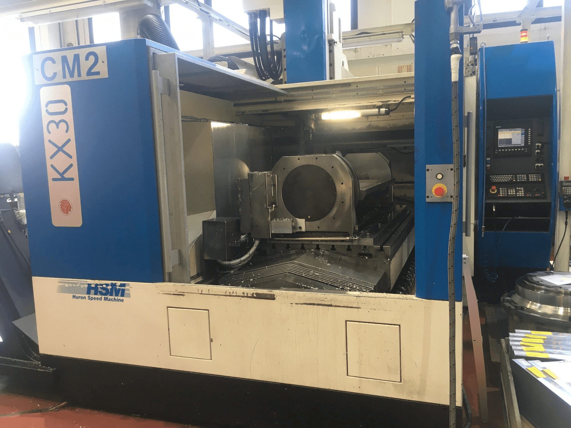 Prikaz stroja Huron KX30 sprijeda