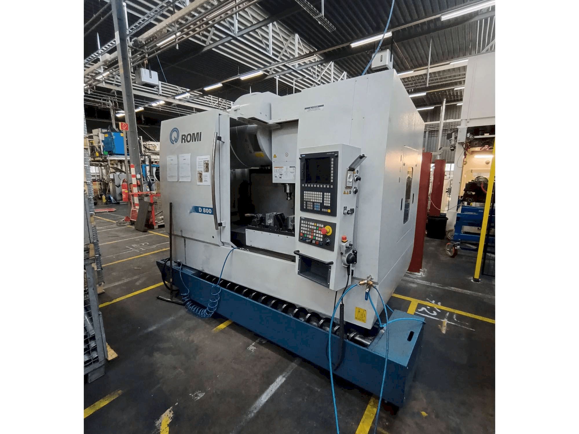 Prikaz stroja Romi D800 sprijeda