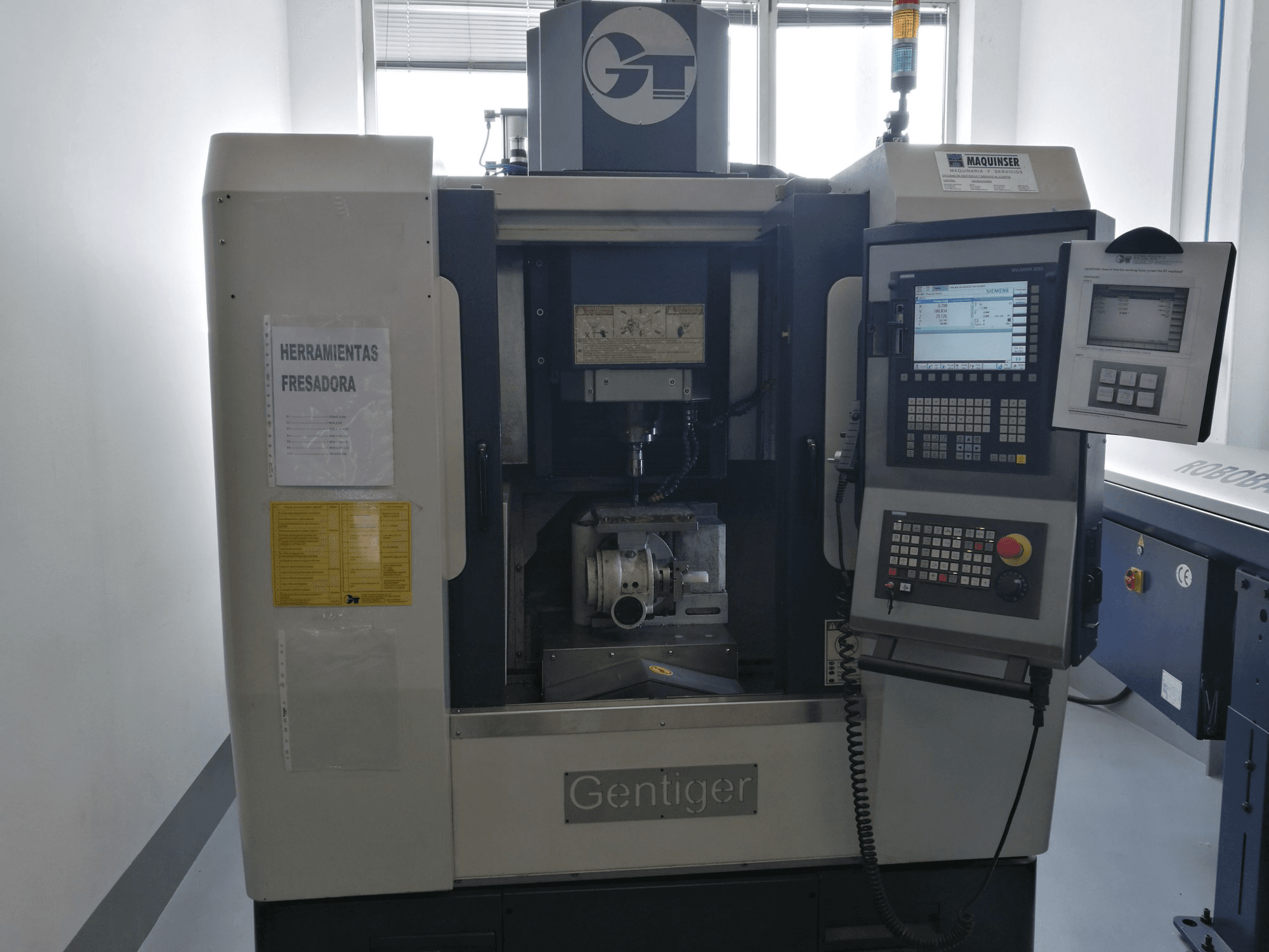 Prikaz stroja GENTIGER GT-45-5AX sprijeda